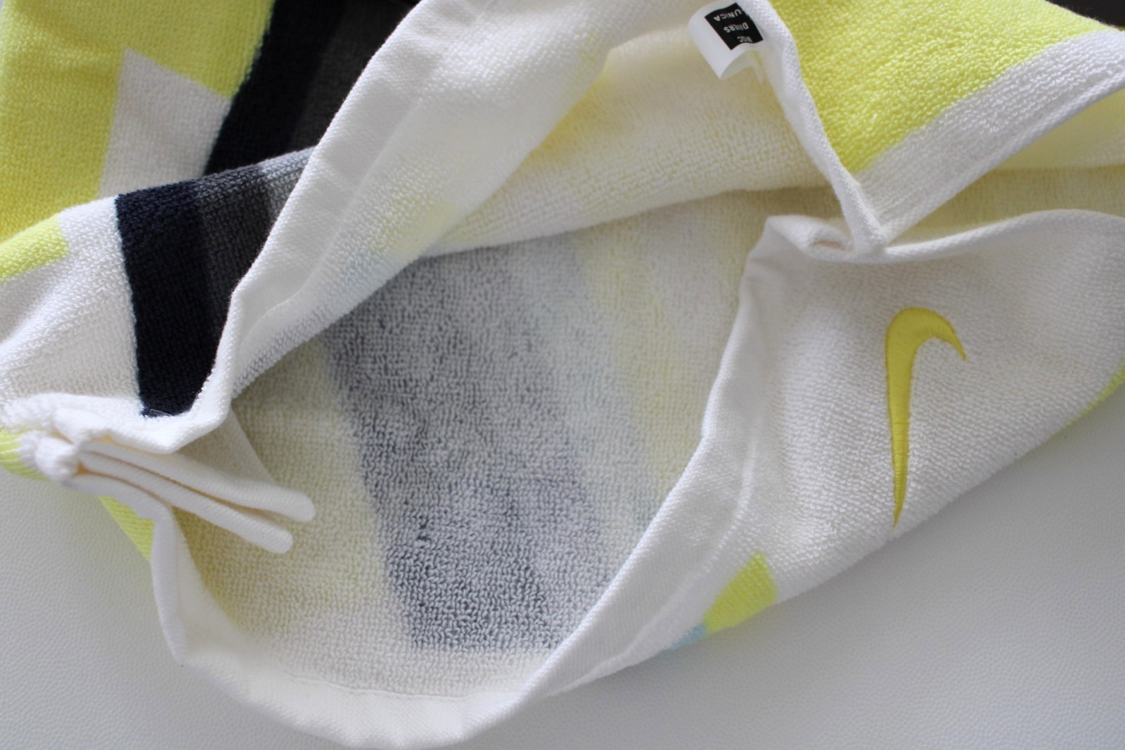 Nike Women&rsquo;s Graphic Towel Terry 15&Prime; x 31&Prime; White/Yellow/Black