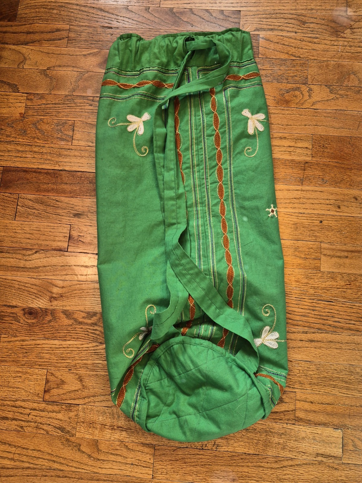 Hugger Mugger Embroidered Elephant Shoulder Yoga Mat Bag Green