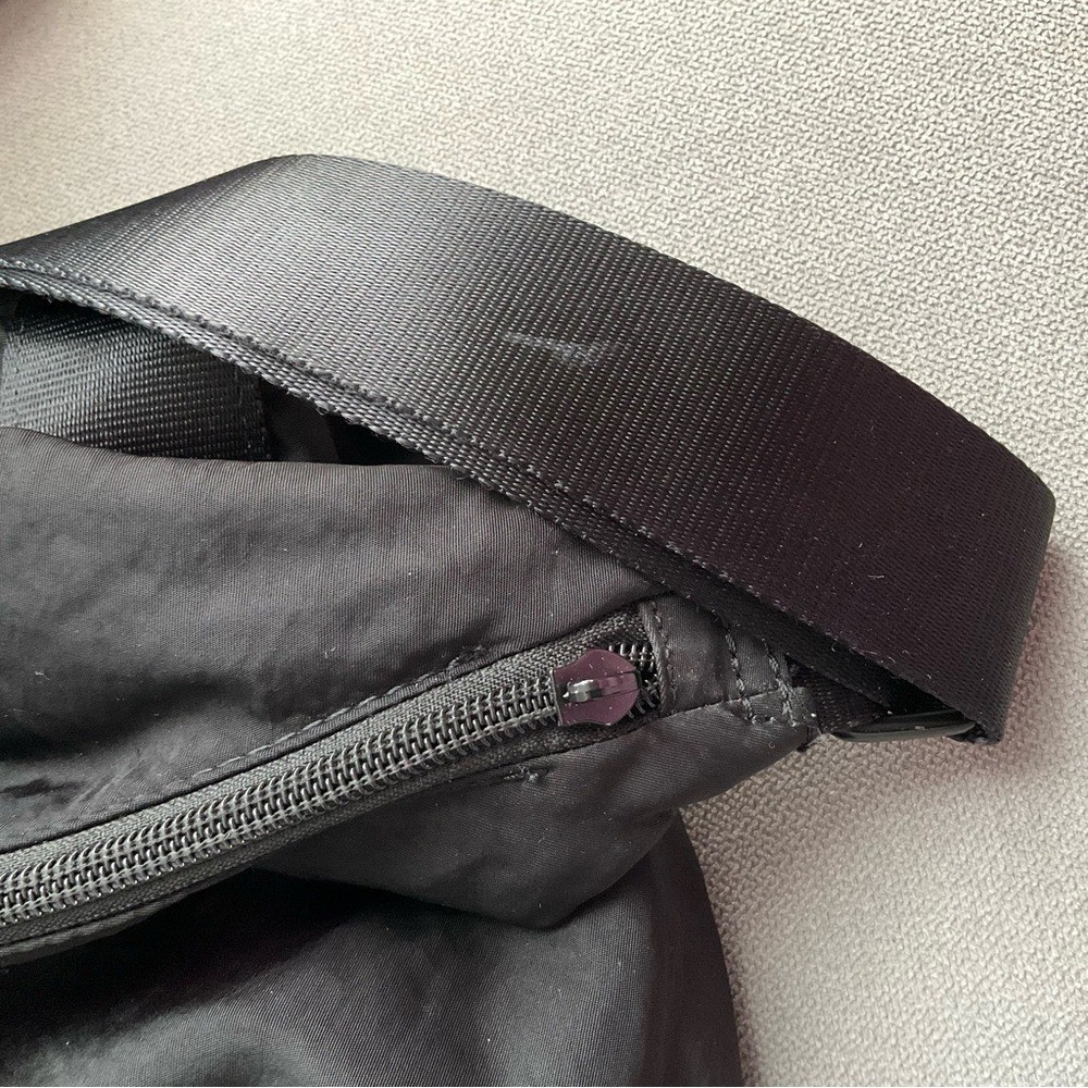 Alo Yoga Om The Go Gym Sling Bag Black