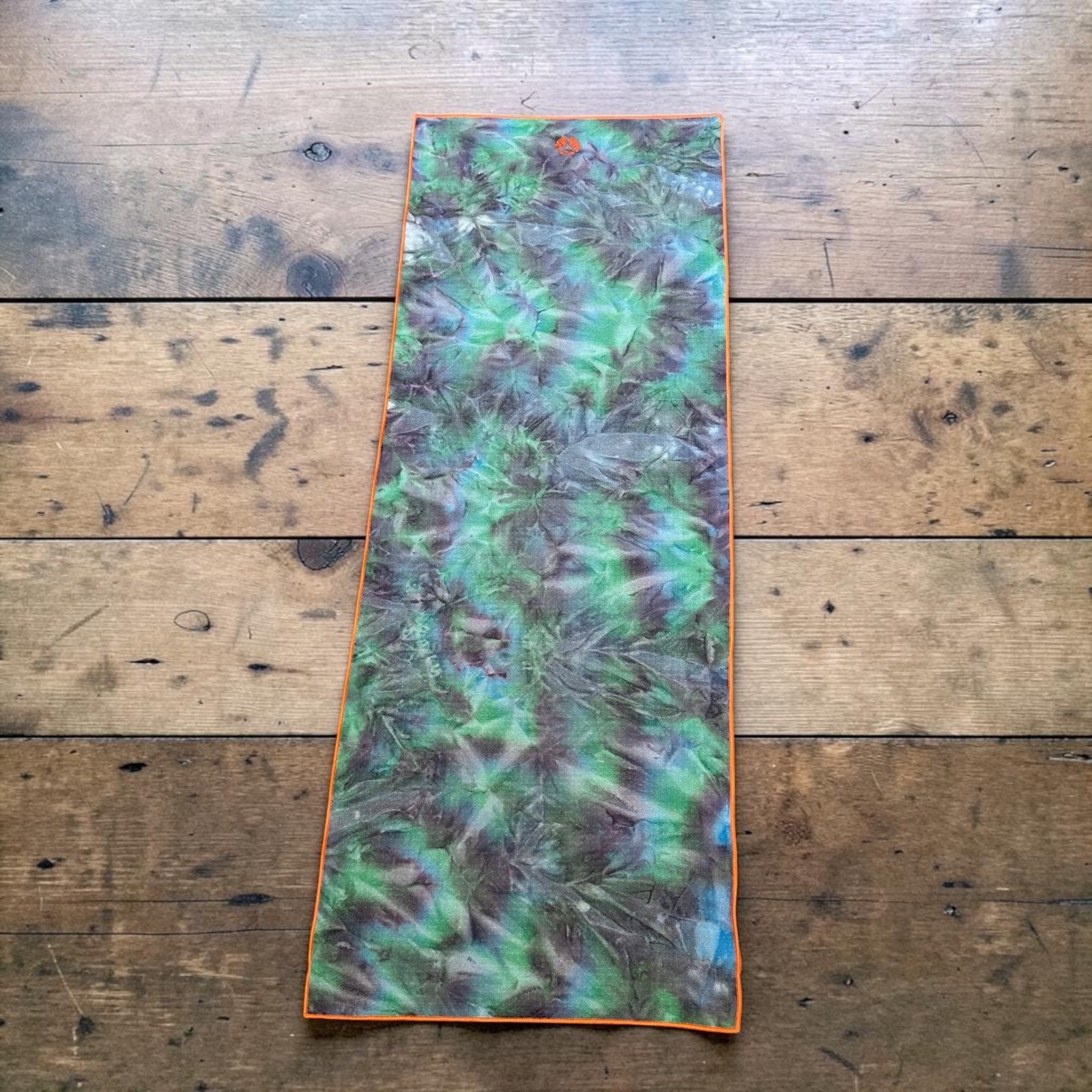 Yogitoes Skidless Yoga Towel Tie Dye Green Blue Non Slip Silicone Nubs 23×63