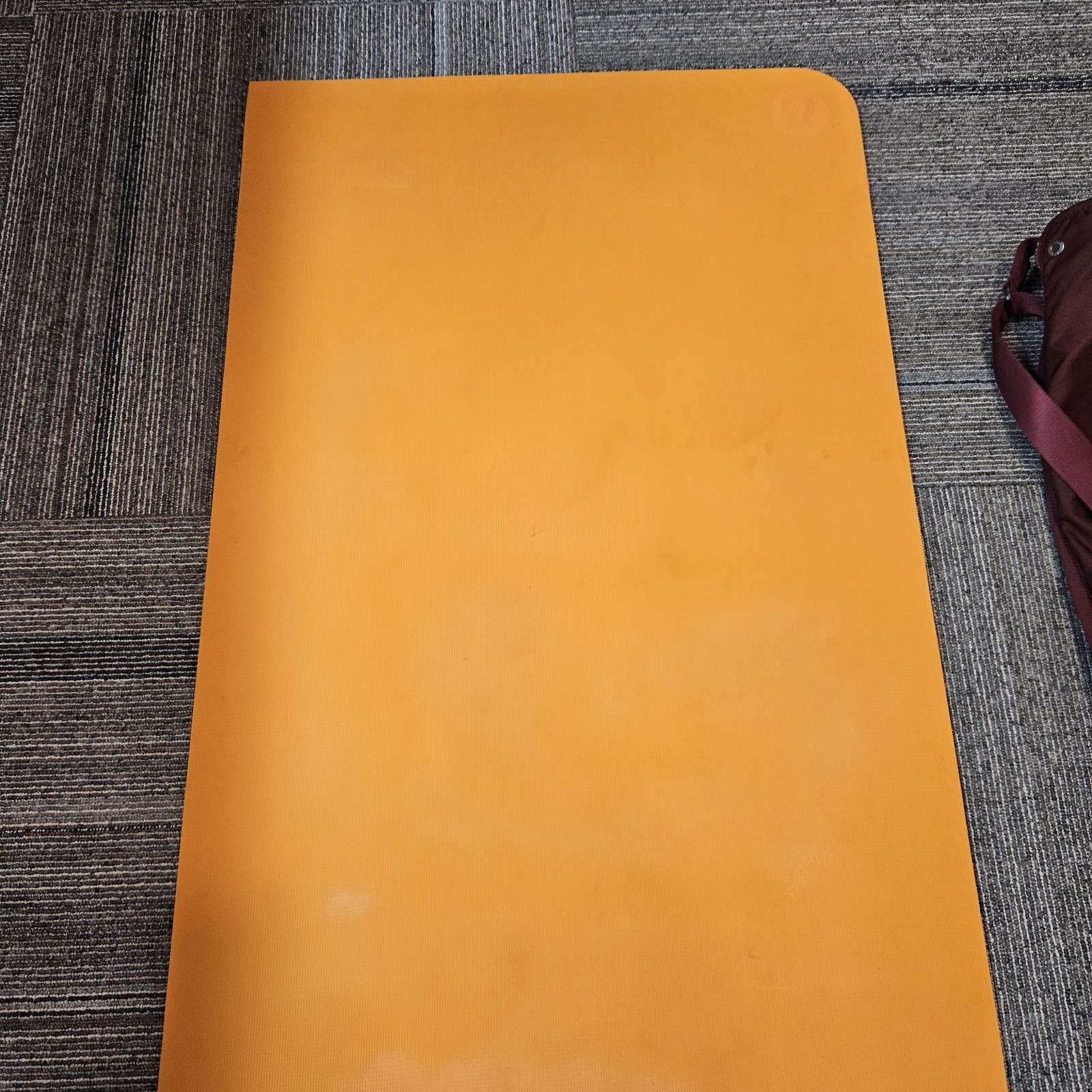 Lululemon Reversible Yoga Mat Wordmark 5mm, ~Black/Tiger & Navy / Sonic Pink
