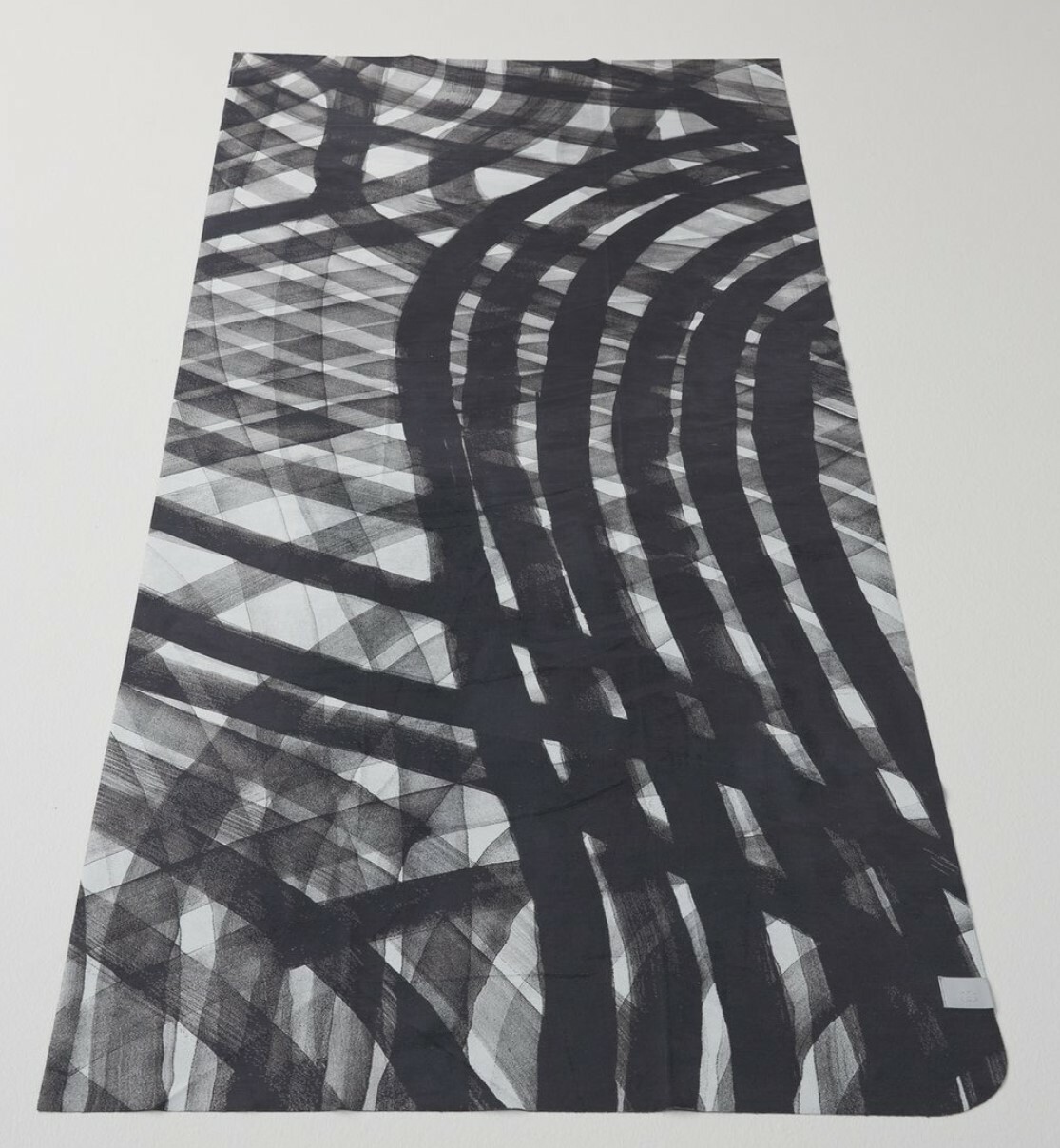 Lululemon Yoga Towel, Large, Black White Abstract Lines Brush Stream Silver