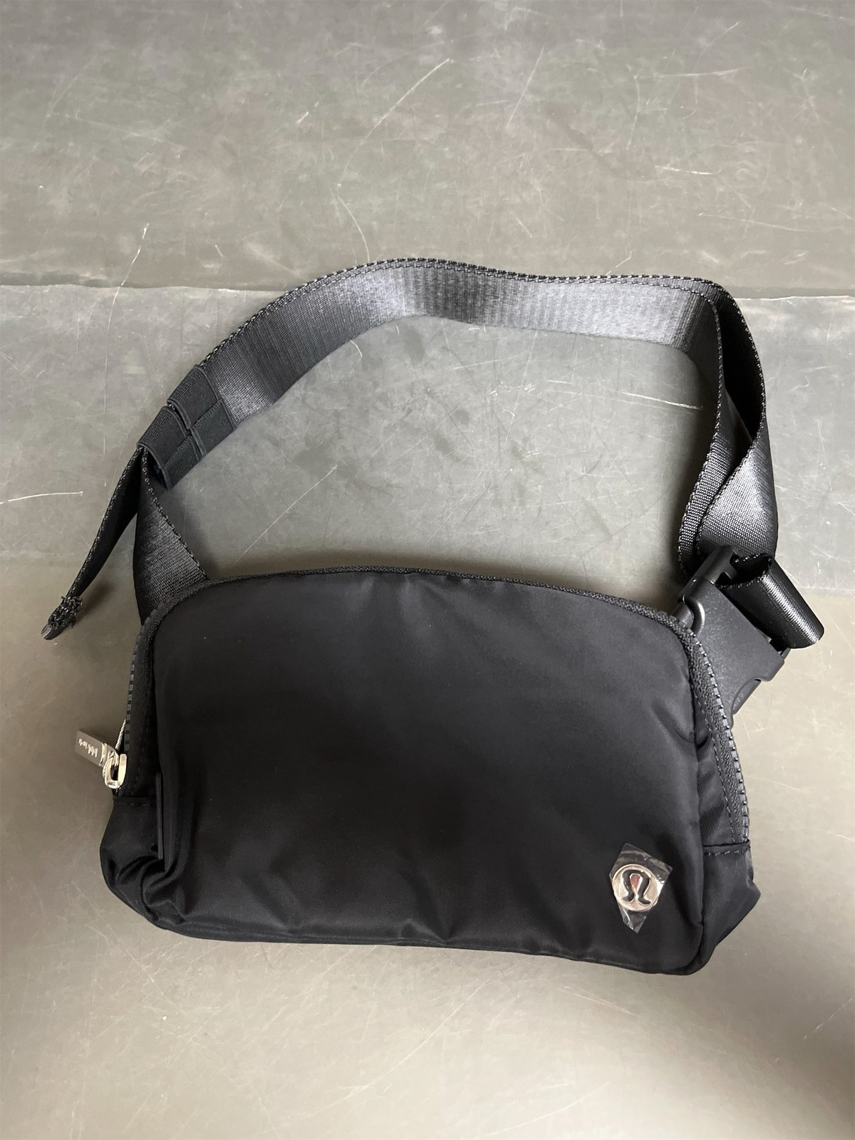 Lululemon Athletica Everywhere Belt Bag 1L (Asphalt Grey)