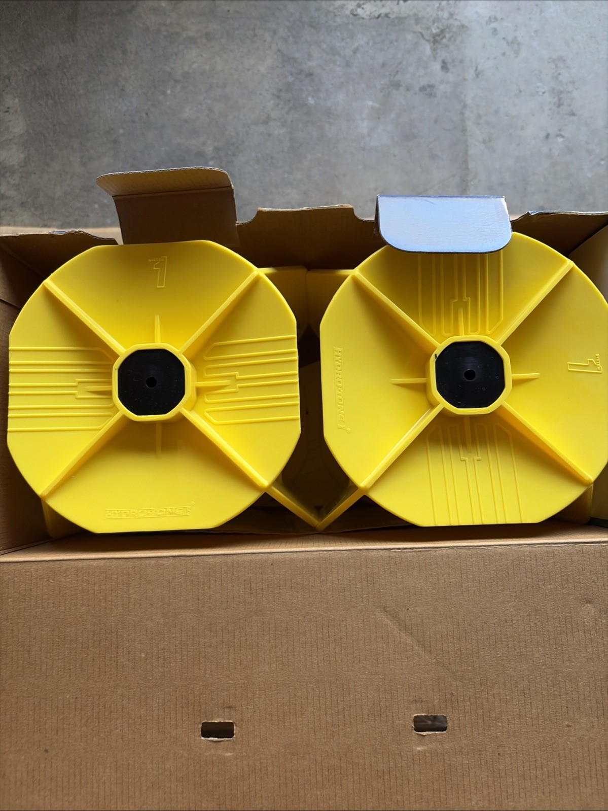 Pair Hydro Tone Aquatic Exercise Systems Water Resistance Dumbells System-1 Box