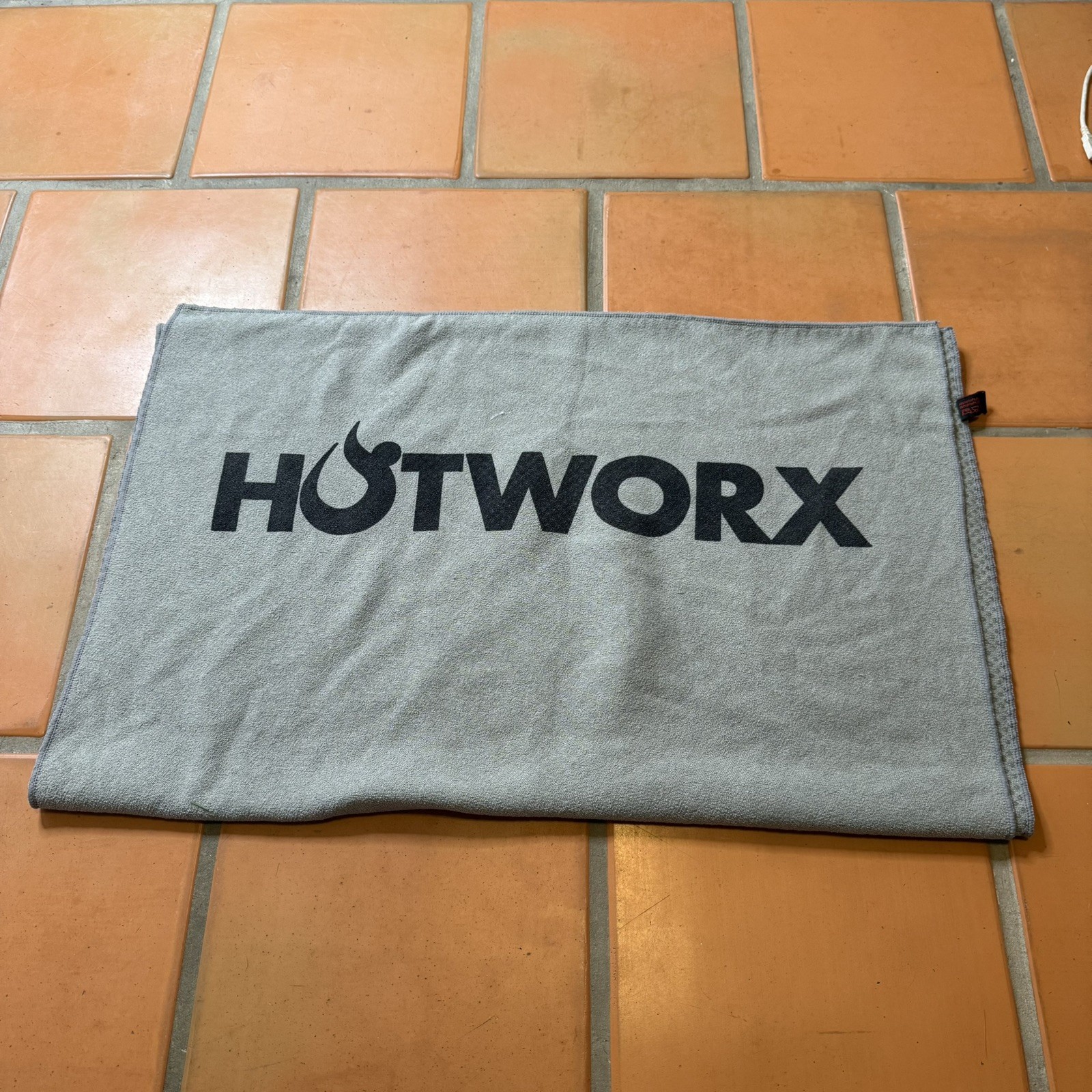 Hotworx Yoga Towel Non Slip Microfiber Workout Fitness Mat Towel Absorbent Gray