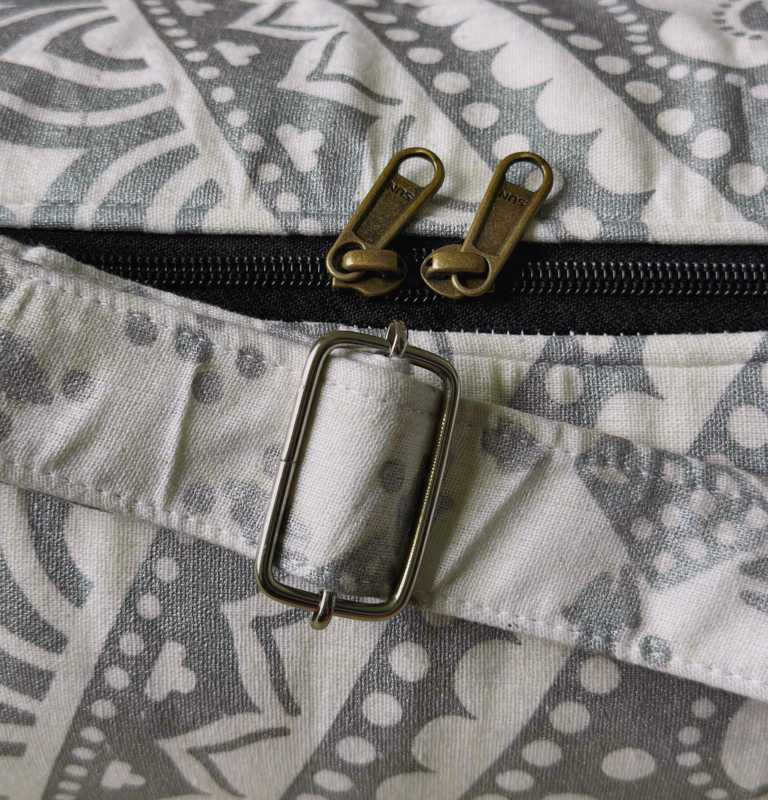 Yoga Mat Bag for Women & Men,Travel Yoga Gym Bag for 1/4&Prime; 1/3&Prime; Thick (Silver)