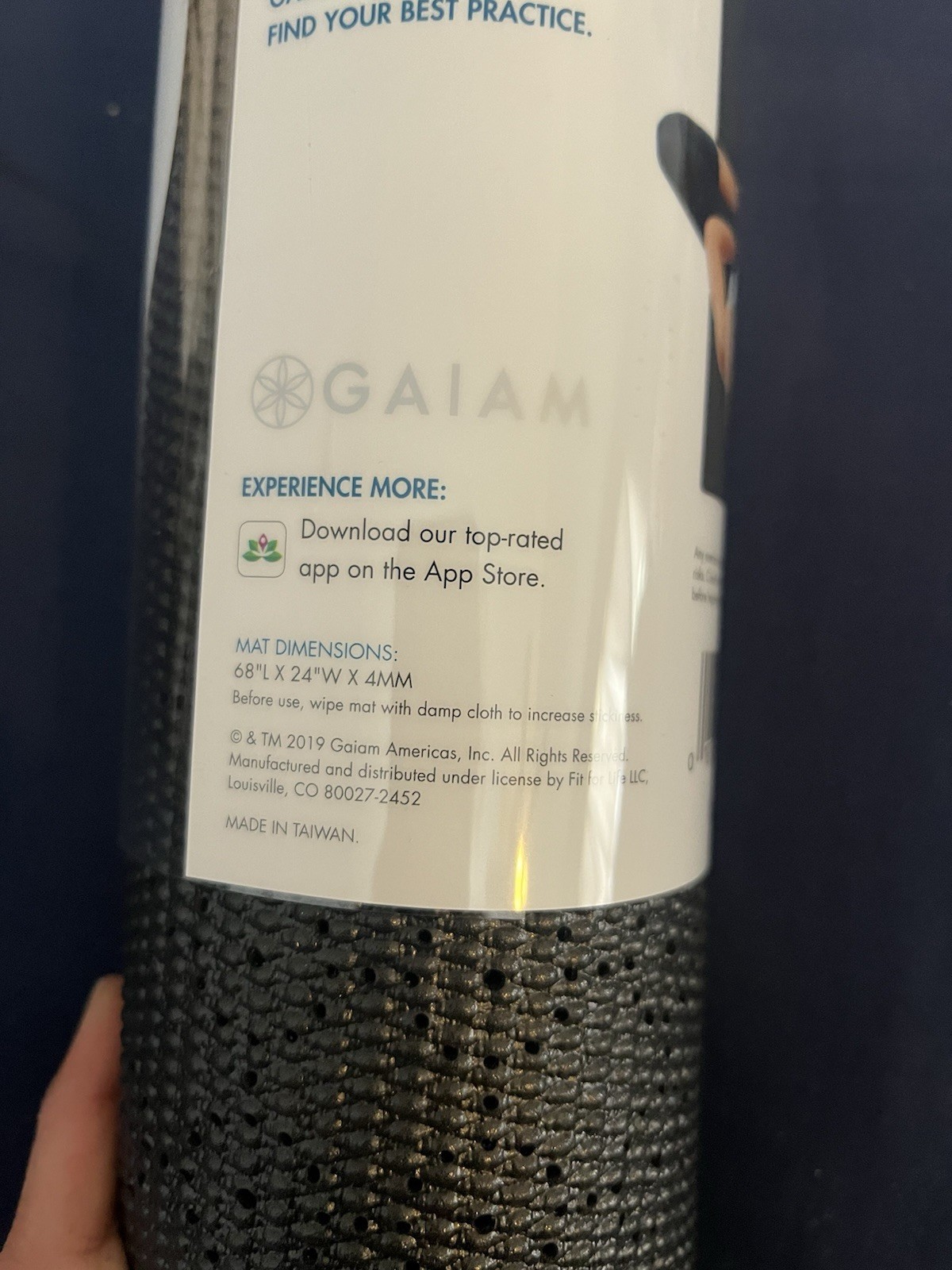 Amazing Deal! Gaiam 4MM Yoga Mat Non Slip Lightweight Black New MSRP $22