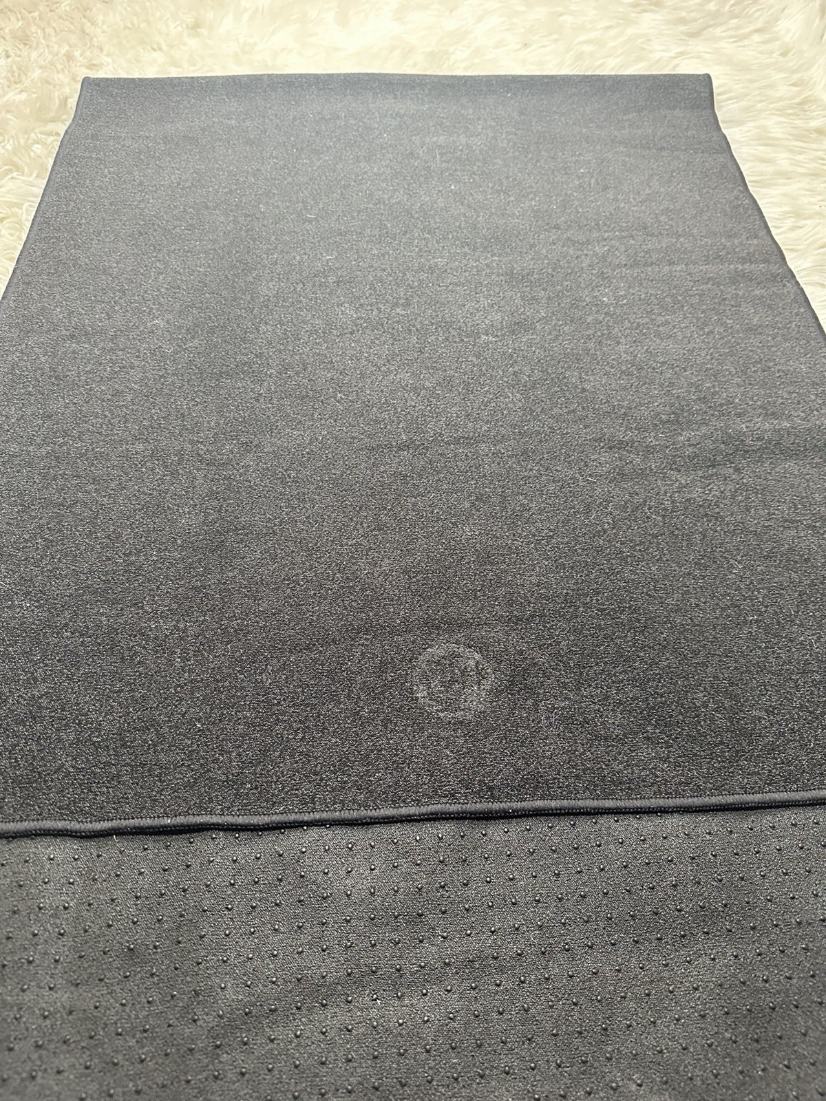 Manduka Yogitoes Skidless Yoga Mat Towel 24&Prime; x 71” Black