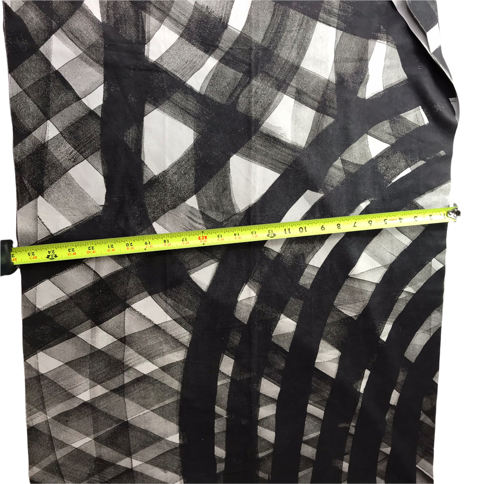Lululemon Yoga Towel, Large, Black White Abstract Lines Brush Stream Silver