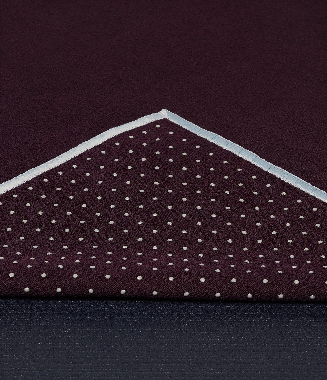 Manduka Yogitoes Hot Yoga Mat Towel – 71&Prime; | Moisture Activated Grip | Patente…