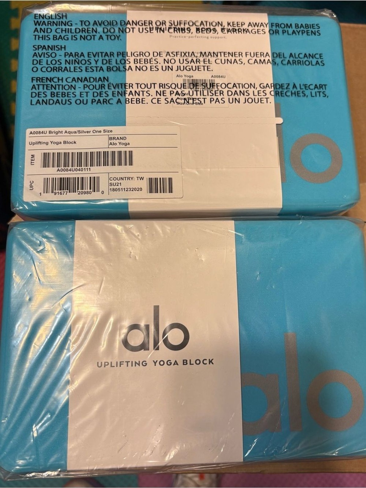 Sold out new nwt bright aqua blue silver 2 bundle ALO yoga uplifting block