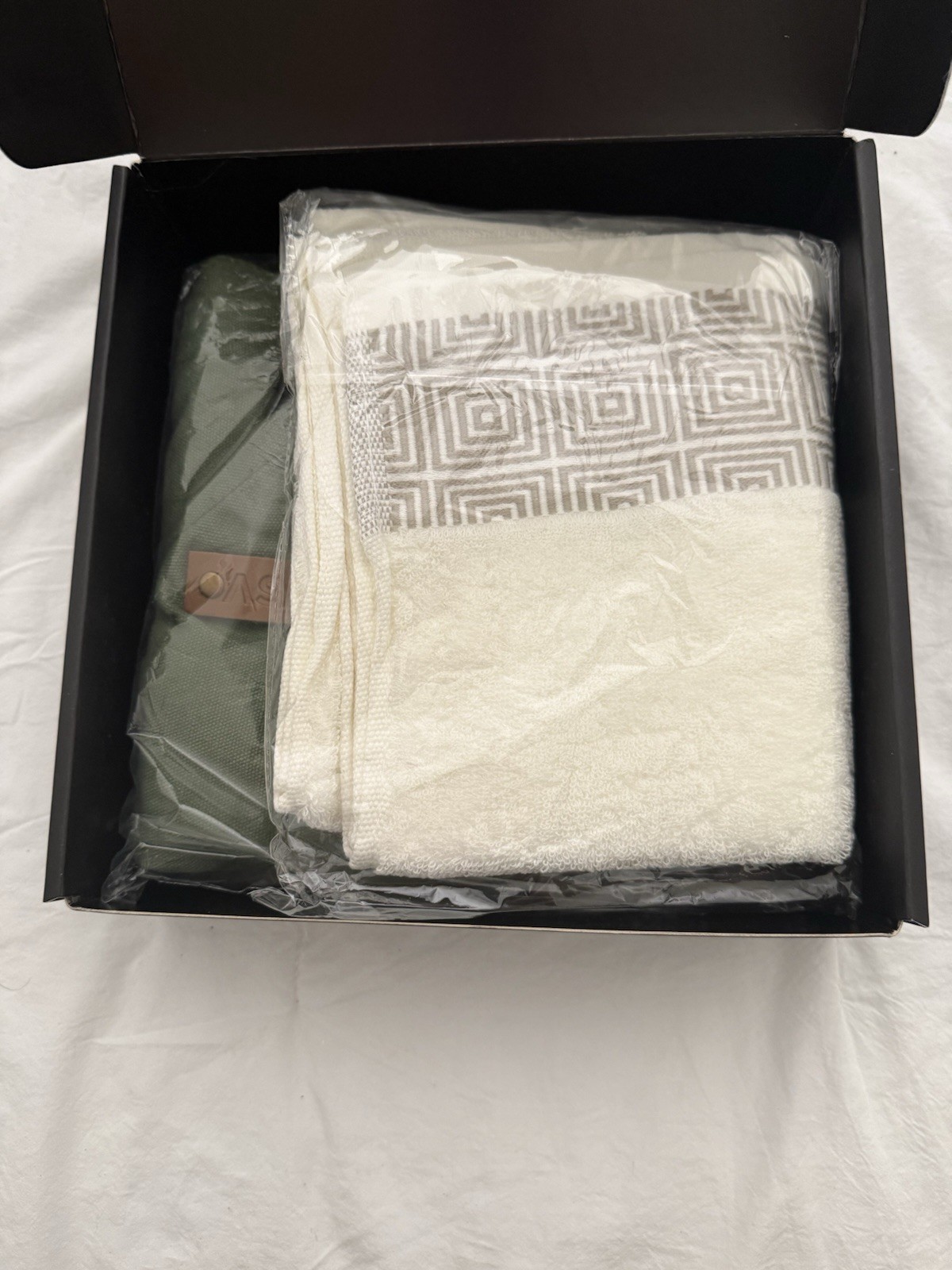 Apron, Bottle Opener, Hand Towel – 10oz Cotton Green Read Description