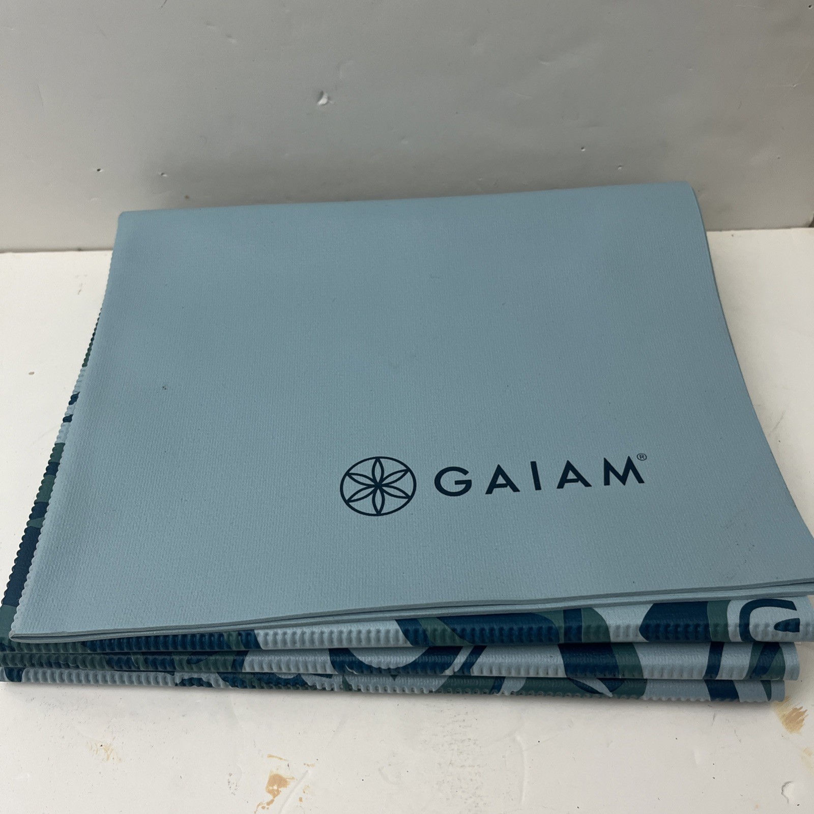 Gaiam Foldable Yoga Mat Super Compact Lightweight Icy Paisley great condition