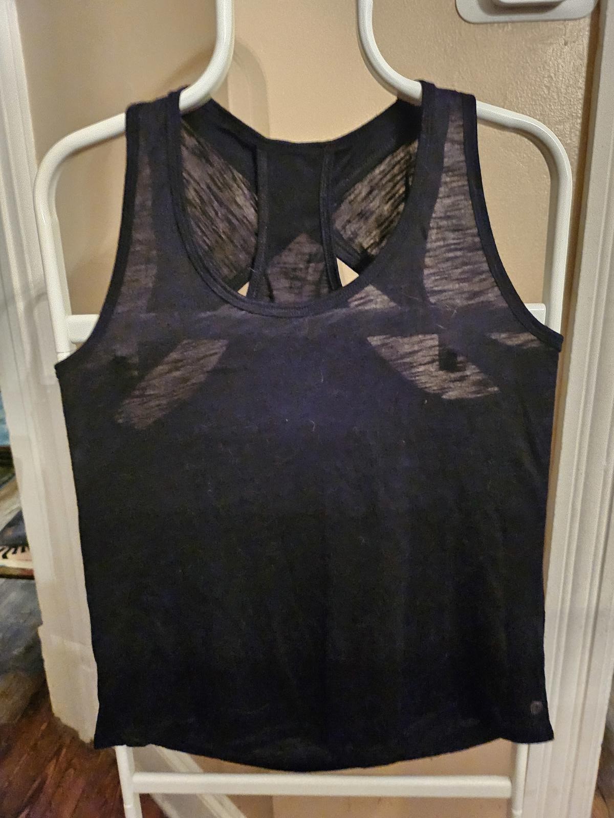 Womens yoga/work out shirt – no brand or tag. Feels like womens L – EUC