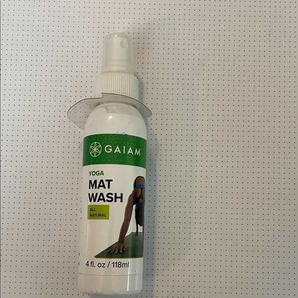 GAIAM Yoga Mat Wash Spray – White & Green Label