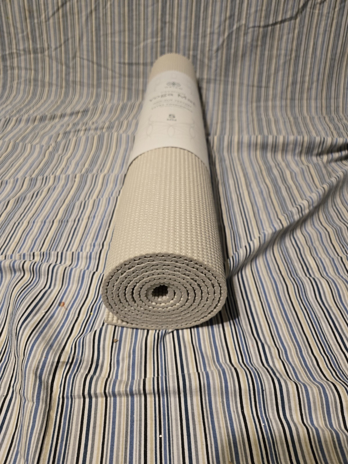 Gaiam Thick Yoga Mat Non Slip Fitness Pilates Workout Mat (7457-0280)