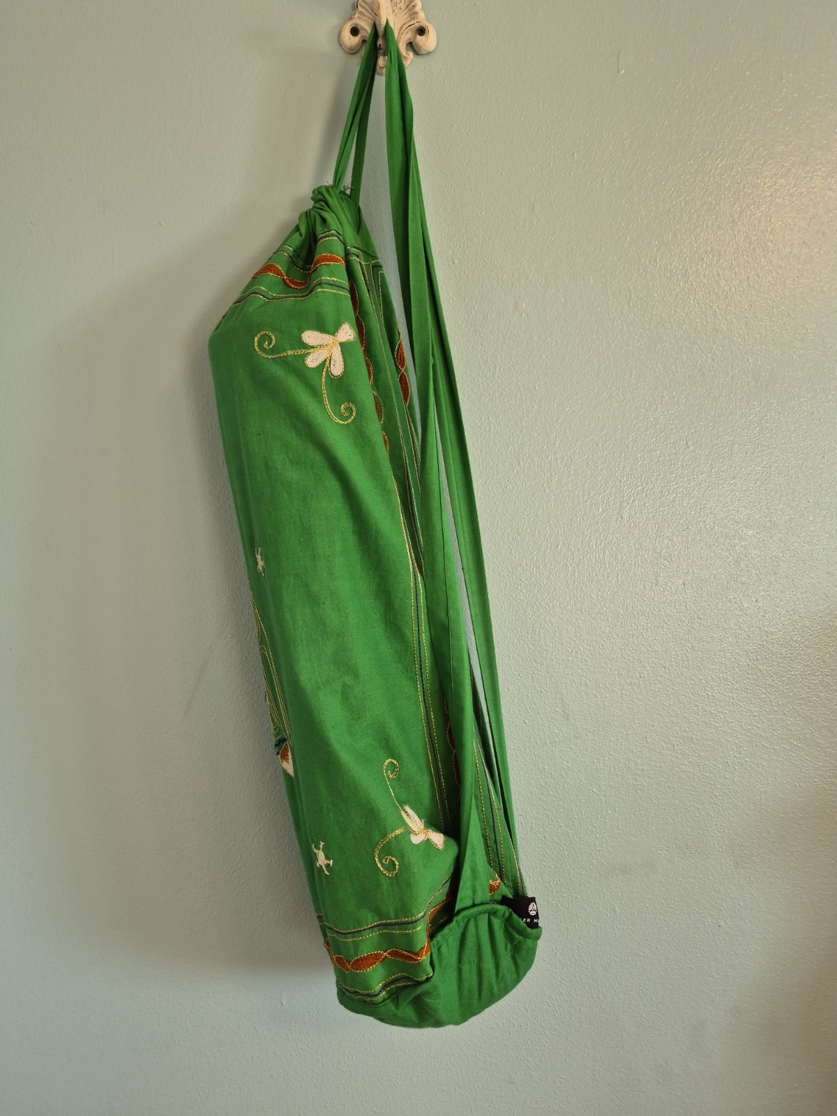 Hugger Mugger Embroidered Elephant Shoulder Yoga Mat Bag Green