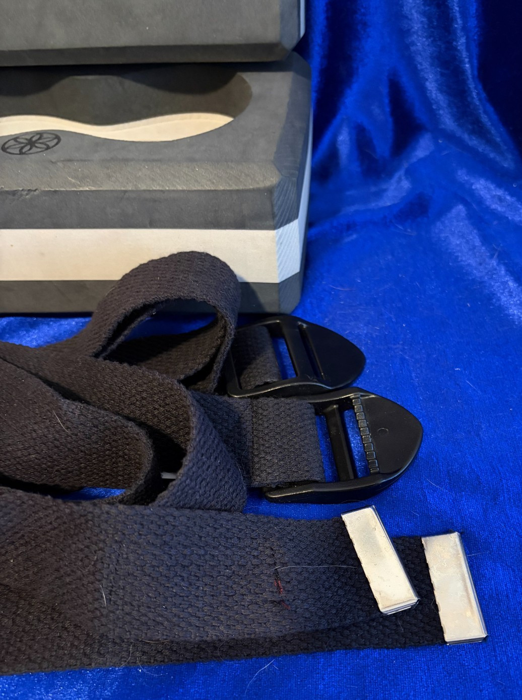 Pair od Alibaba Allwinwin YBK10 Yoga Blocks & 2 Straps…EXCELLENT!