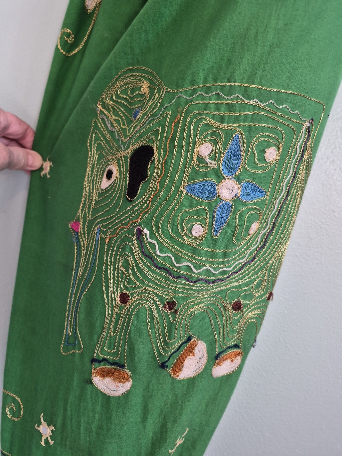 Hugger Mugger Embroidered Elephant Shoulder Yoga Mat Bag Green