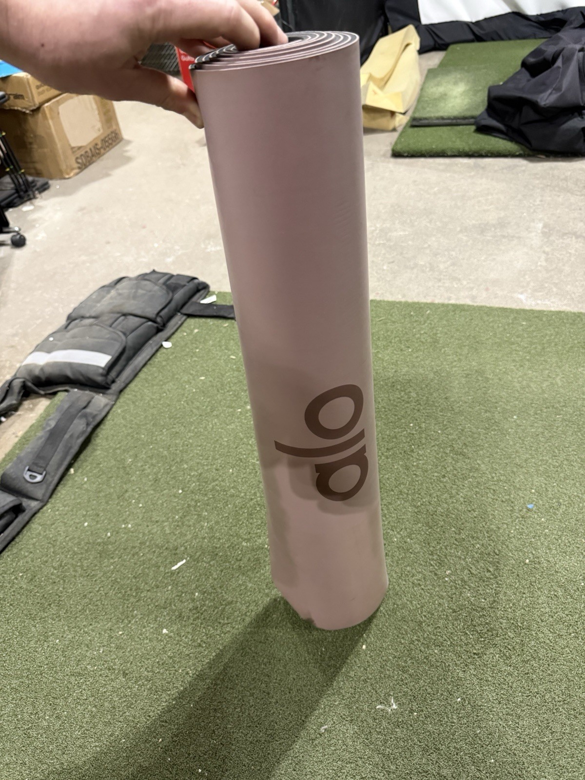 Alo Yoga Warrior Yoga Mat – Smoky Quartz