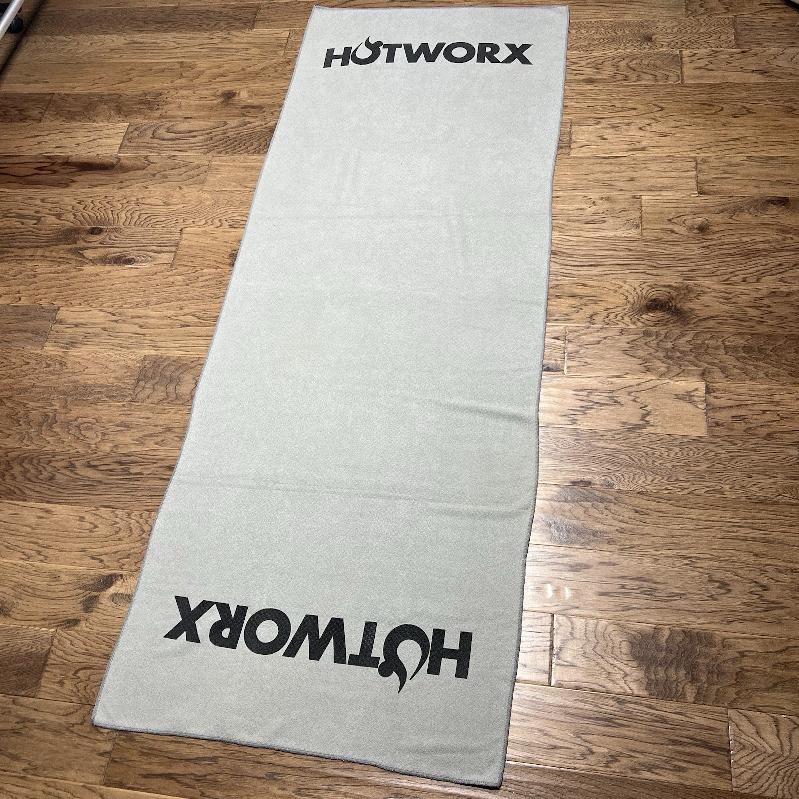 Hotworx Yoga Towel Non Slip Microfiber Workout Fitness Mat Absorbent Gray 78×29