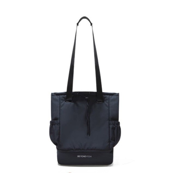 NEW Convertible black Gym Bag Beyond Yoga. Drawstring & snap closure. Spacious