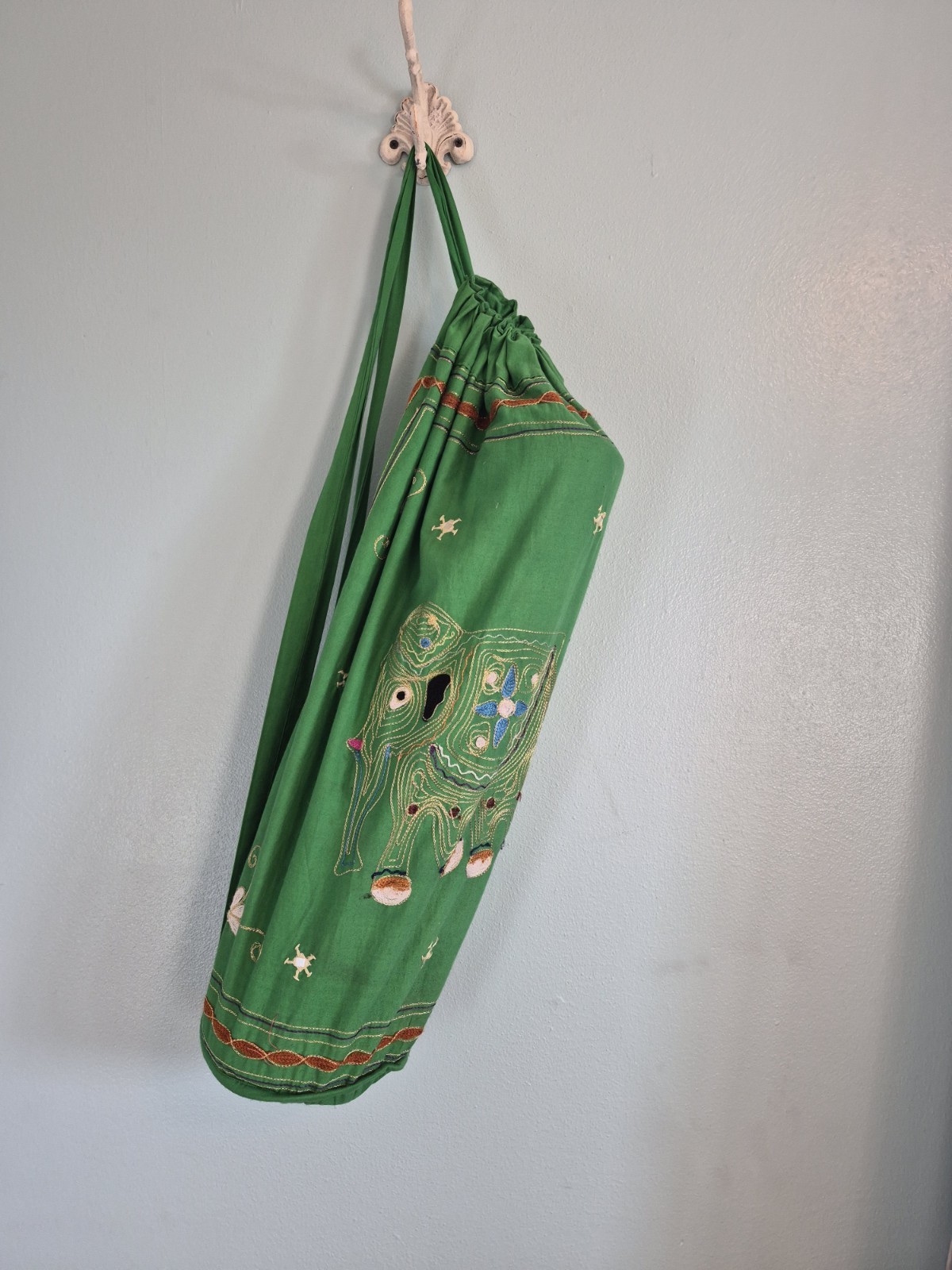 Hugger Mugger Embroidered Elephant Shoulder Yoga Mat Bag Green