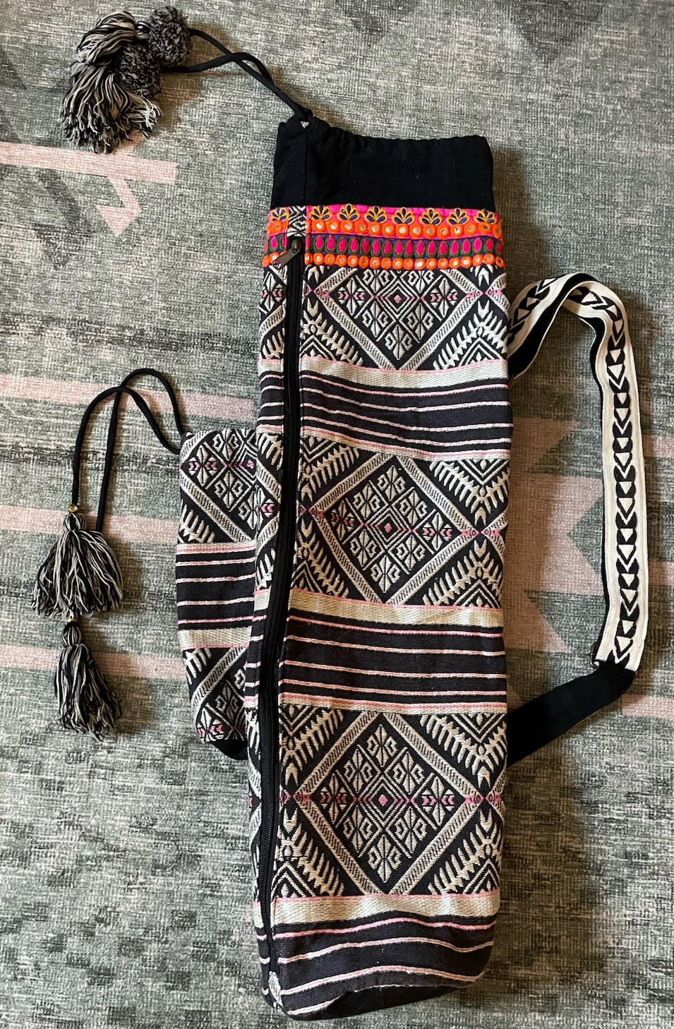 Embroidered Yoga Mat/Hookah Water Pipe Shoulder Bag W/Bottle Holder -Full Zipper