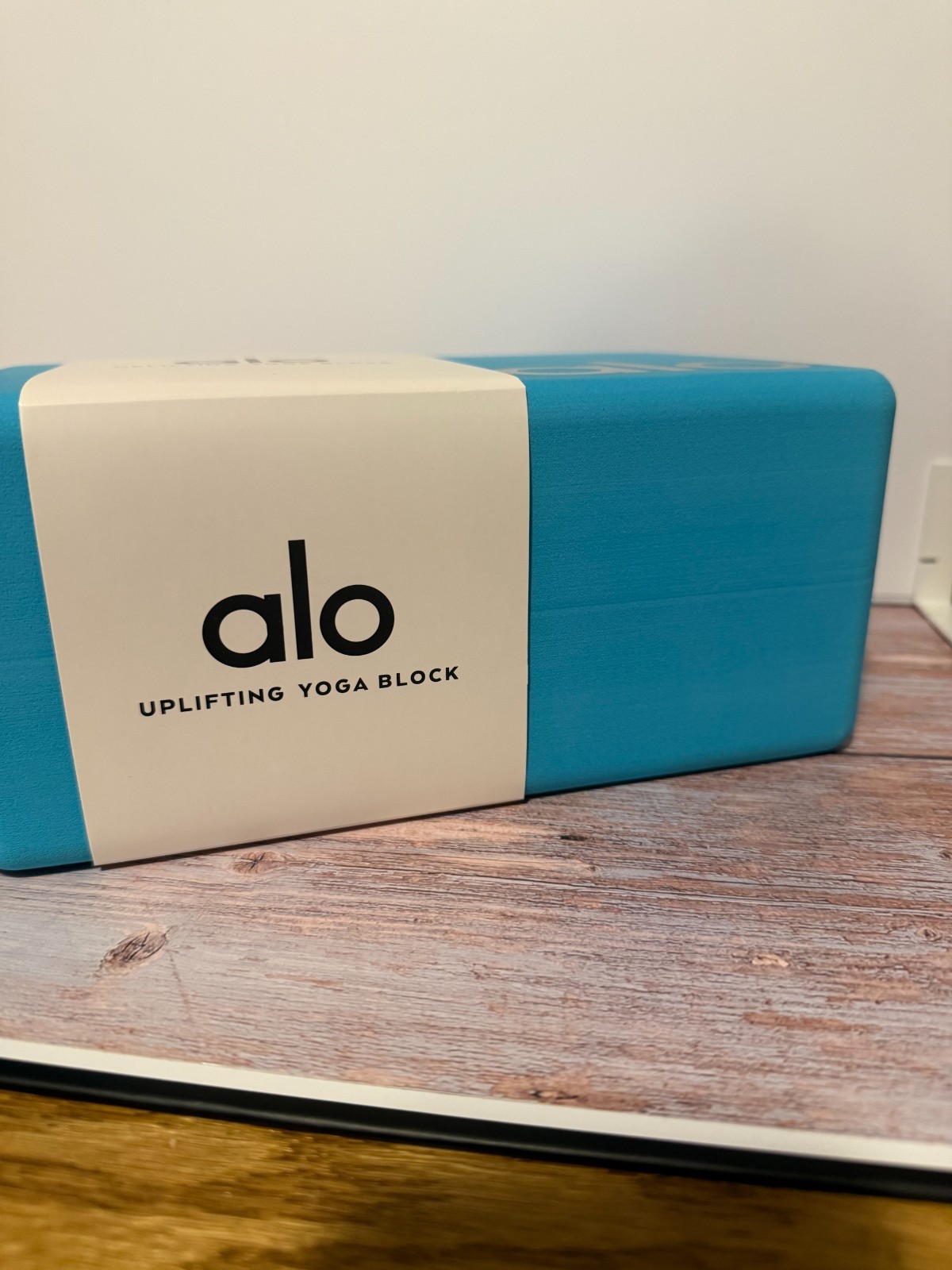 Alo Yoga Uplifting Yoga Block A0084U EVA Foam Aqua/Silver 9x4x6 7oz