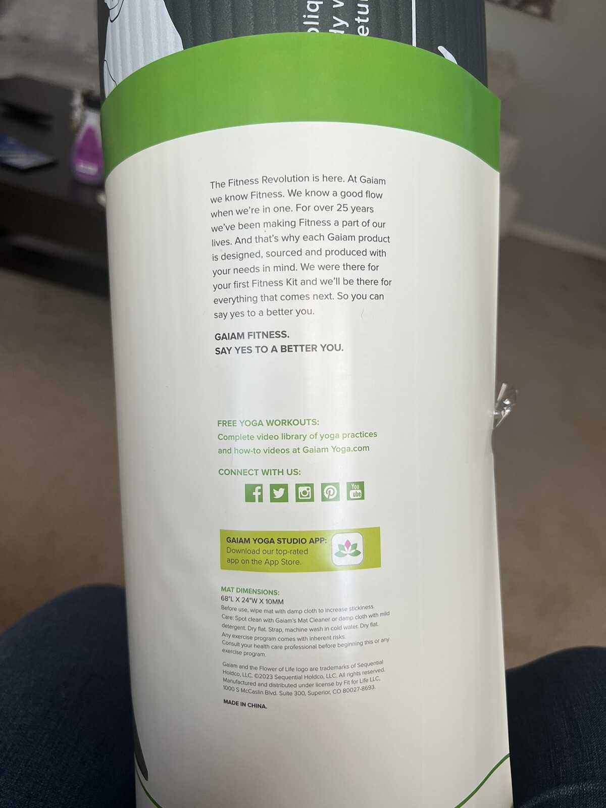 Gaiam Essentials Thick Yoga Mat Fitness & Exercise Mat with Easy-Cinch Yoga Mat
