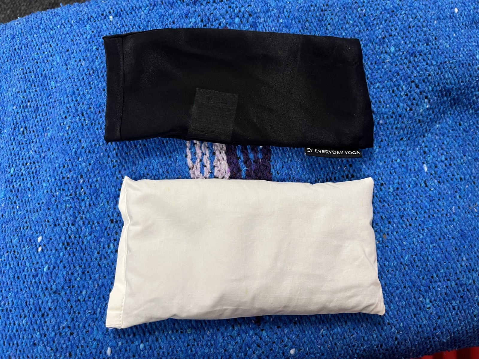 Yoga Eye Pillow – Everyday Yoga Silk Eye Pillow Black