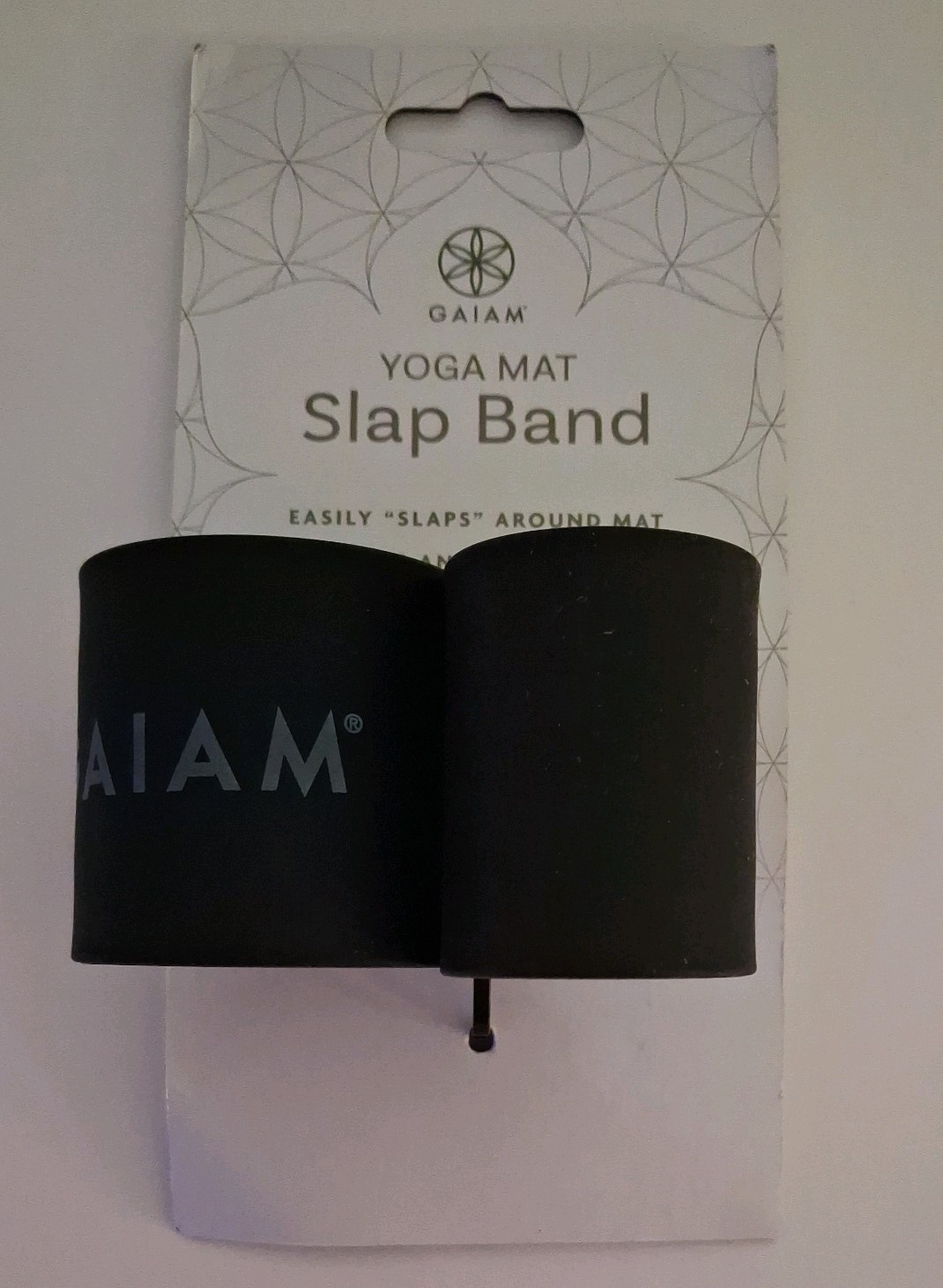 Gaiam Yoga Mat Strap Slap Band Roll Secure Clasp Fit Most Travel 20×1.5&Prime; Black