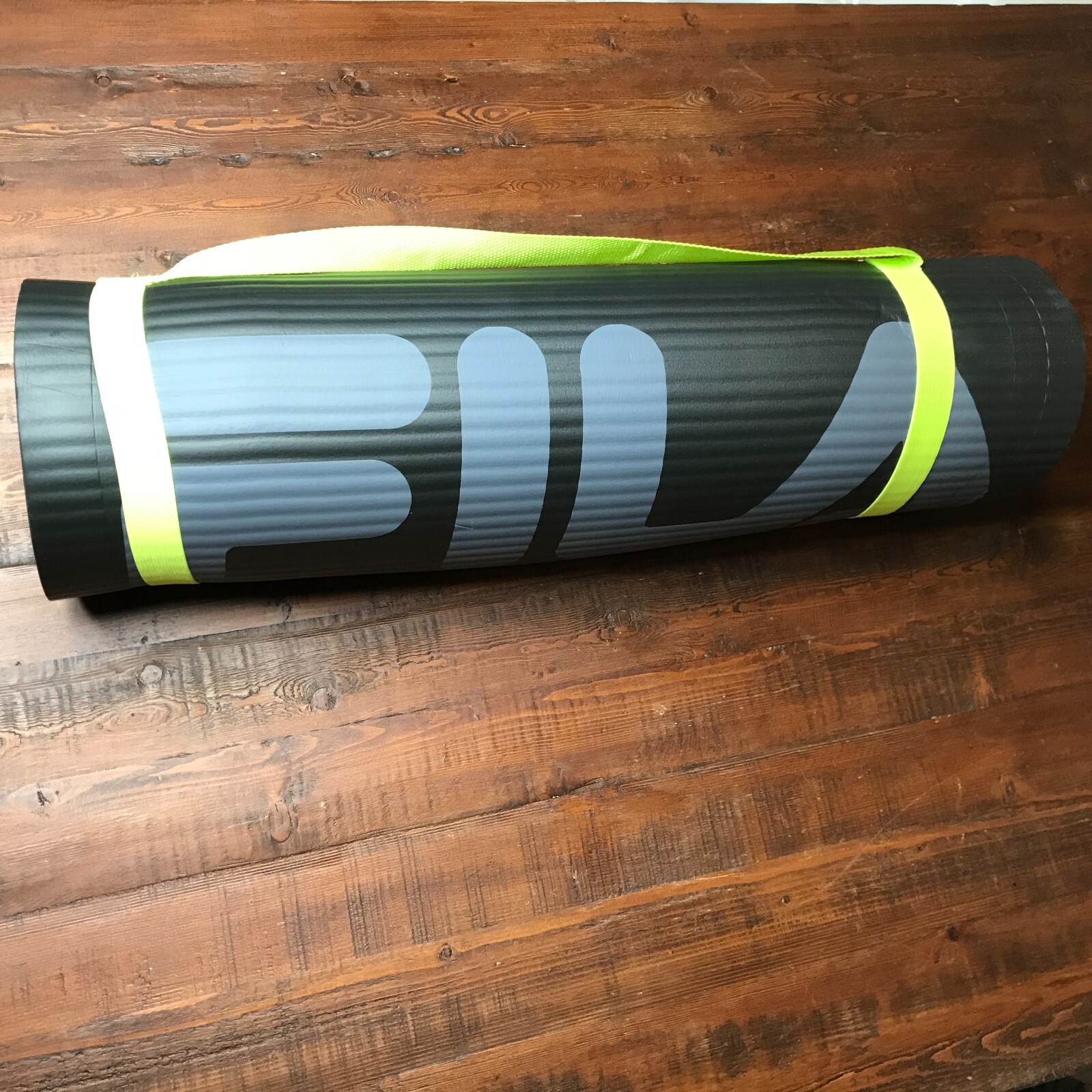 FILA Yoga Mat Sling Carrying Handle Fitness Foam Stretching Pad 3/8&Prime; Thick 10mm