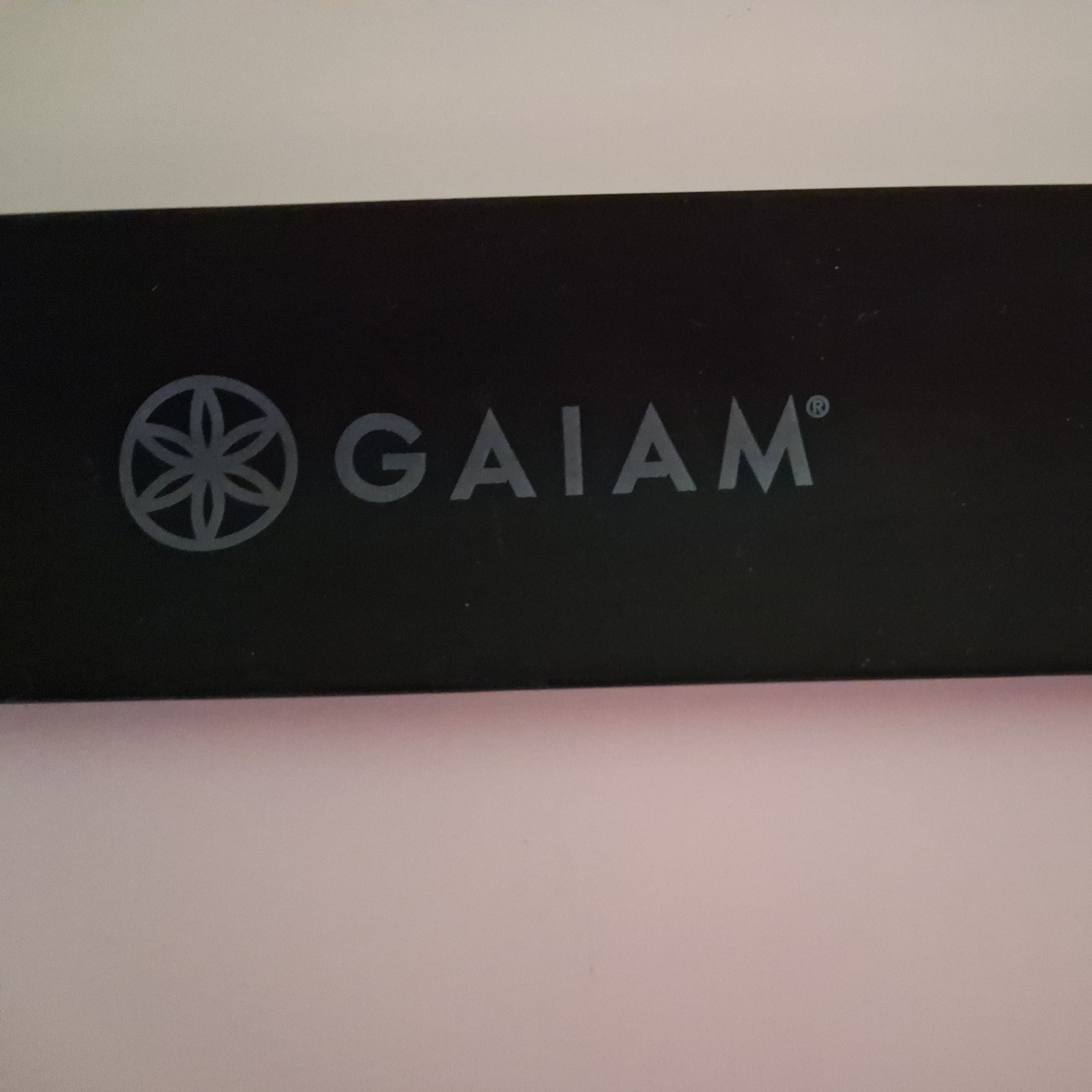 Gaiam Yoga Mat Strap Slap Band Roll Secure Clasp Fit Most Travel 20×1.5&Prime; Black