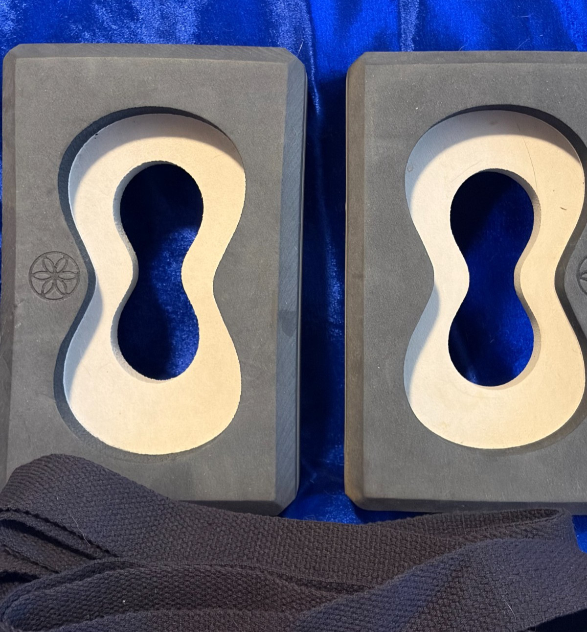 Pair od Alibaba Allwinwin YBK10 Yoga Blocks & 2 Straps…EXCELLENT!