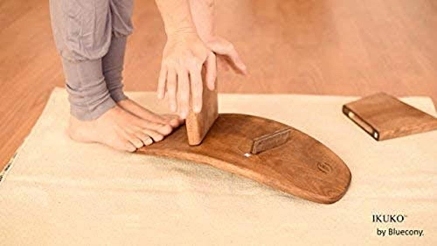 IKUKO Portable Meditation Bench – Ergonomic Wooden Seiza Seat with Bag