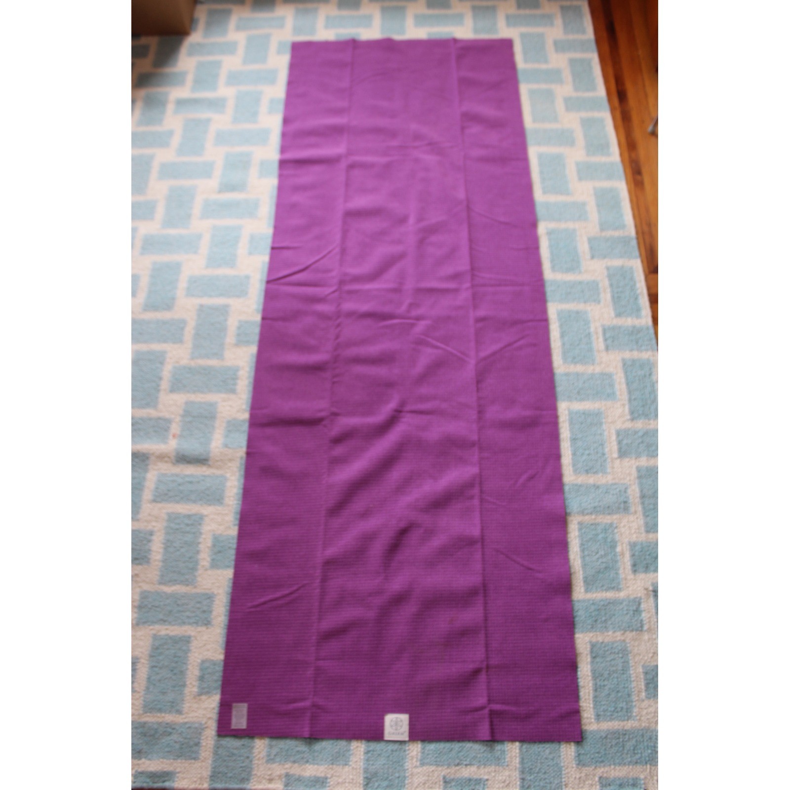 Gaiam 24×67 Purple Microfiber Yoga Towel Mat Non-Slip Grip Hot Yoga Accessory
