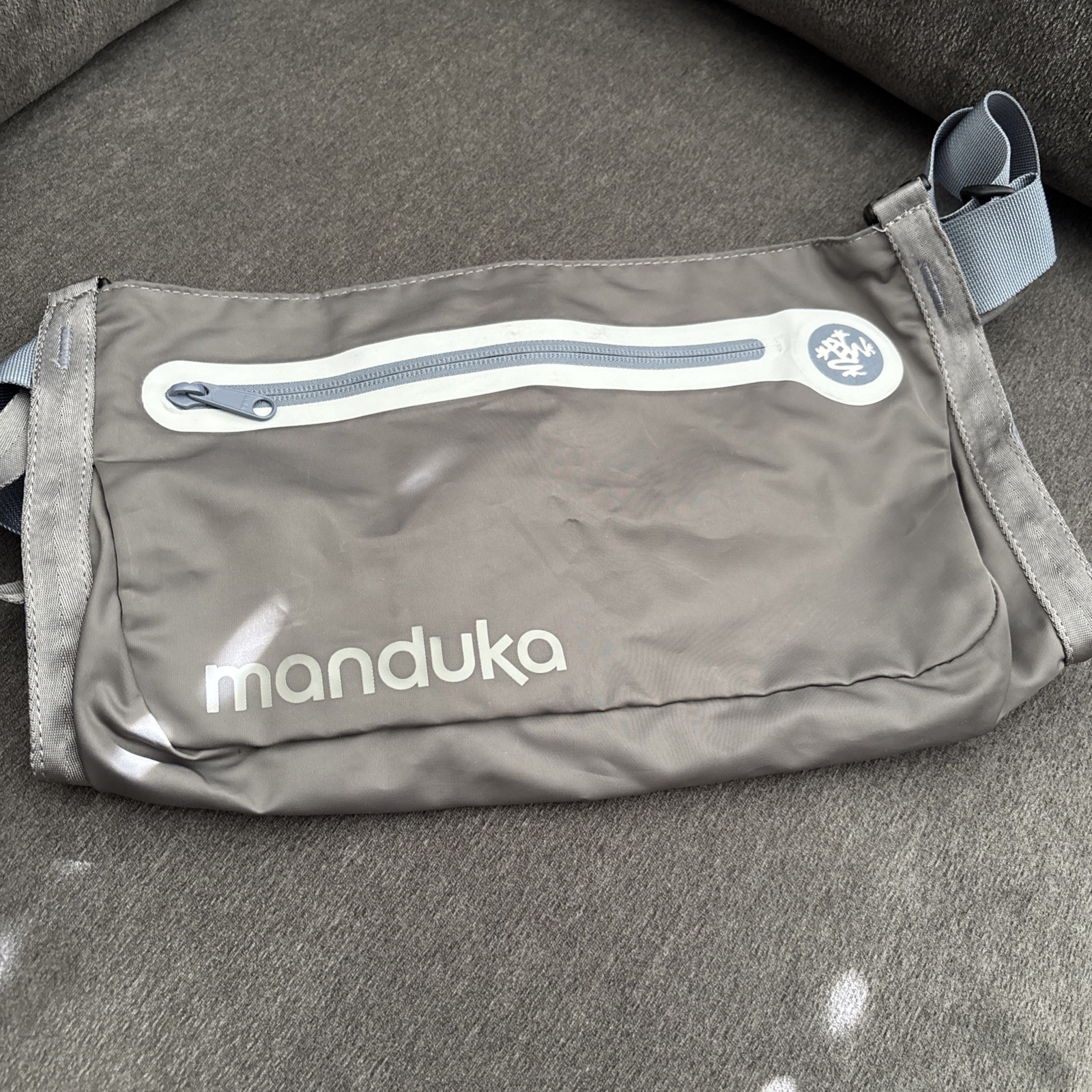 Manduka Go Play 2.0 Yoga Mat Carry Bag with Adjustable Strap Gray