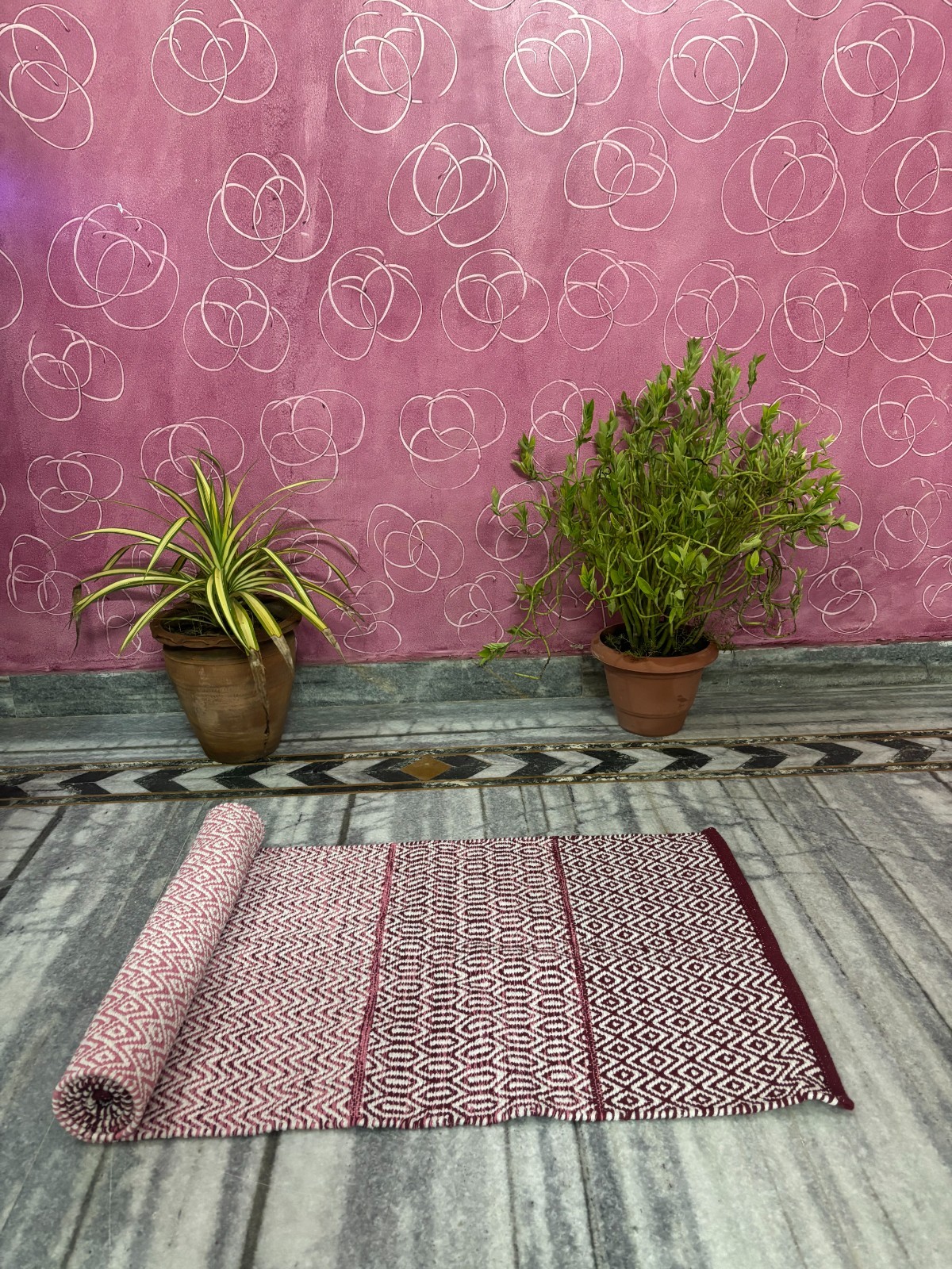 Red White Geometric Yoga Mat Handwoven Cotton Non Slip Exercise Mat
