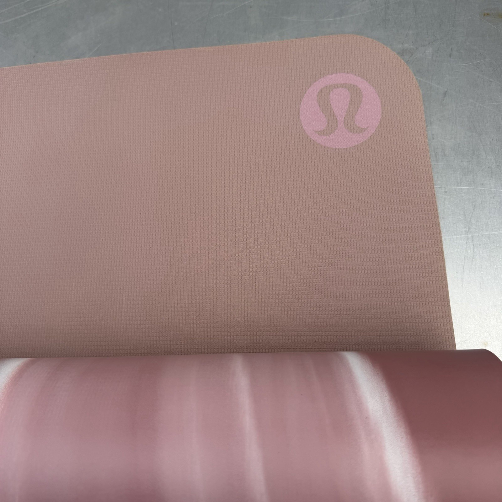 Lululemon Red Marble Non-Slip Yoga Mat 26” X 71” with Floral Carry Bag