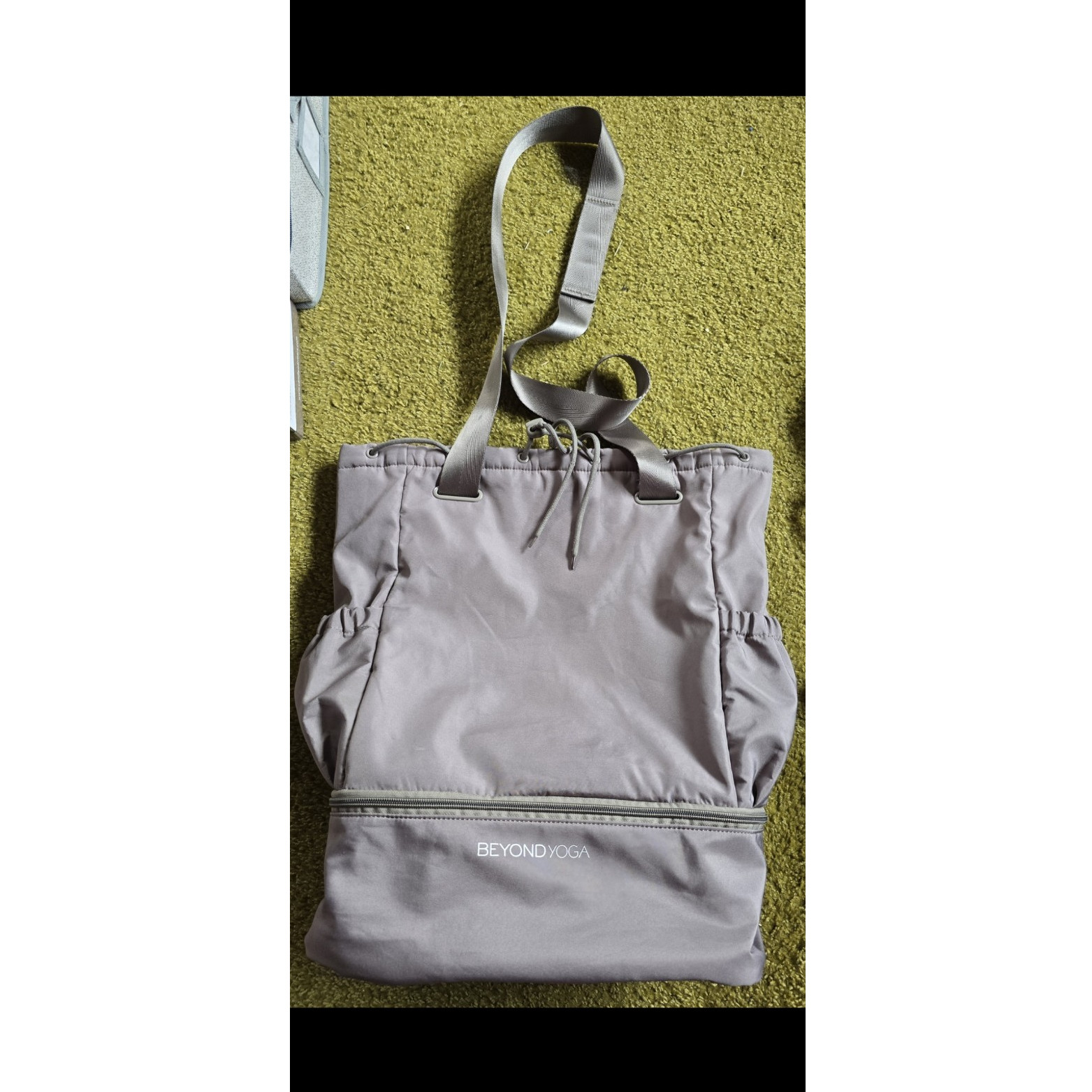 Beyond Yoga Gray Synthetic Mat Bag Adjustable Strap Zip Fastener 2 Pockets