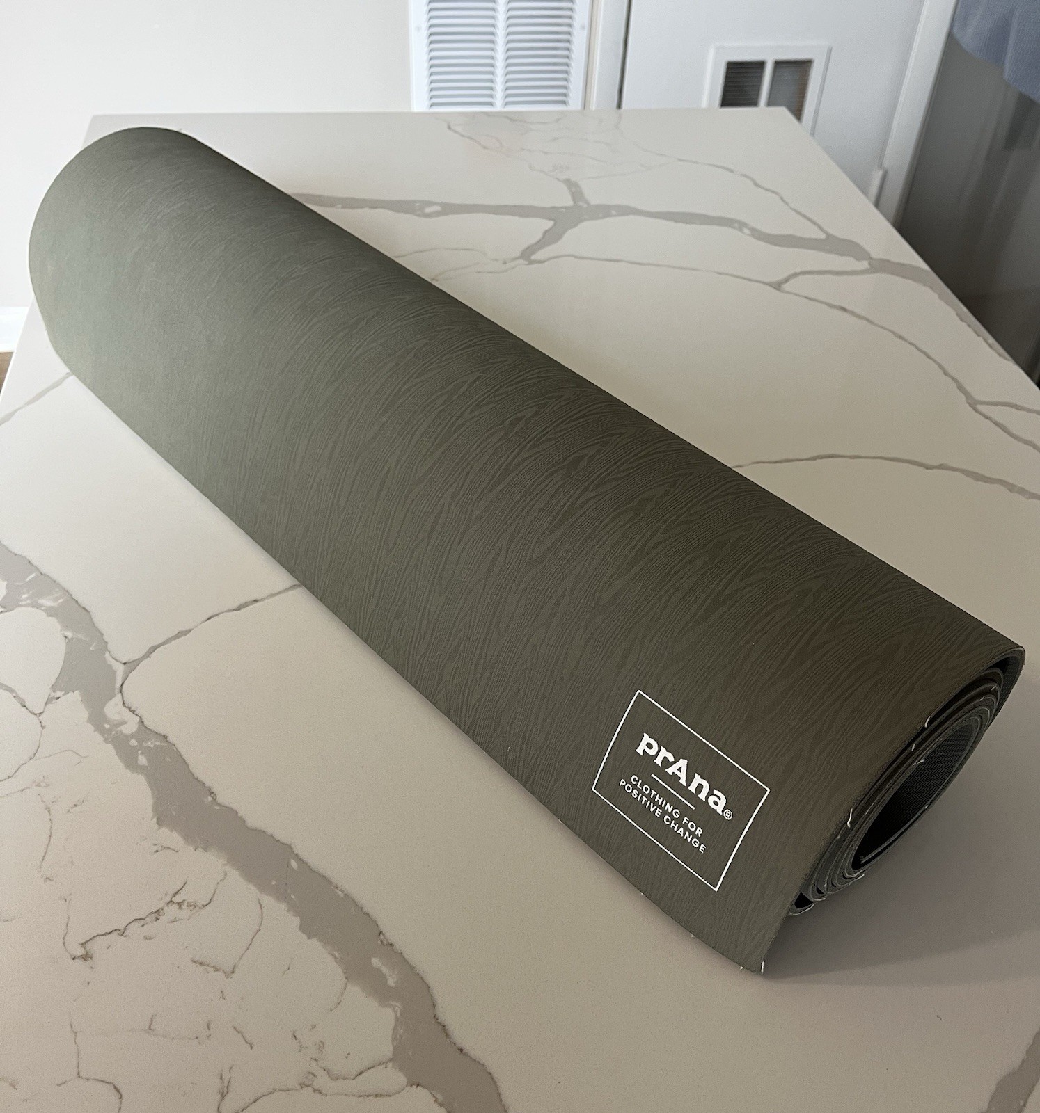 Prana Verde Reversible Green Yoga Mat Flow 72×24 Inches Pre-owned Discontinued