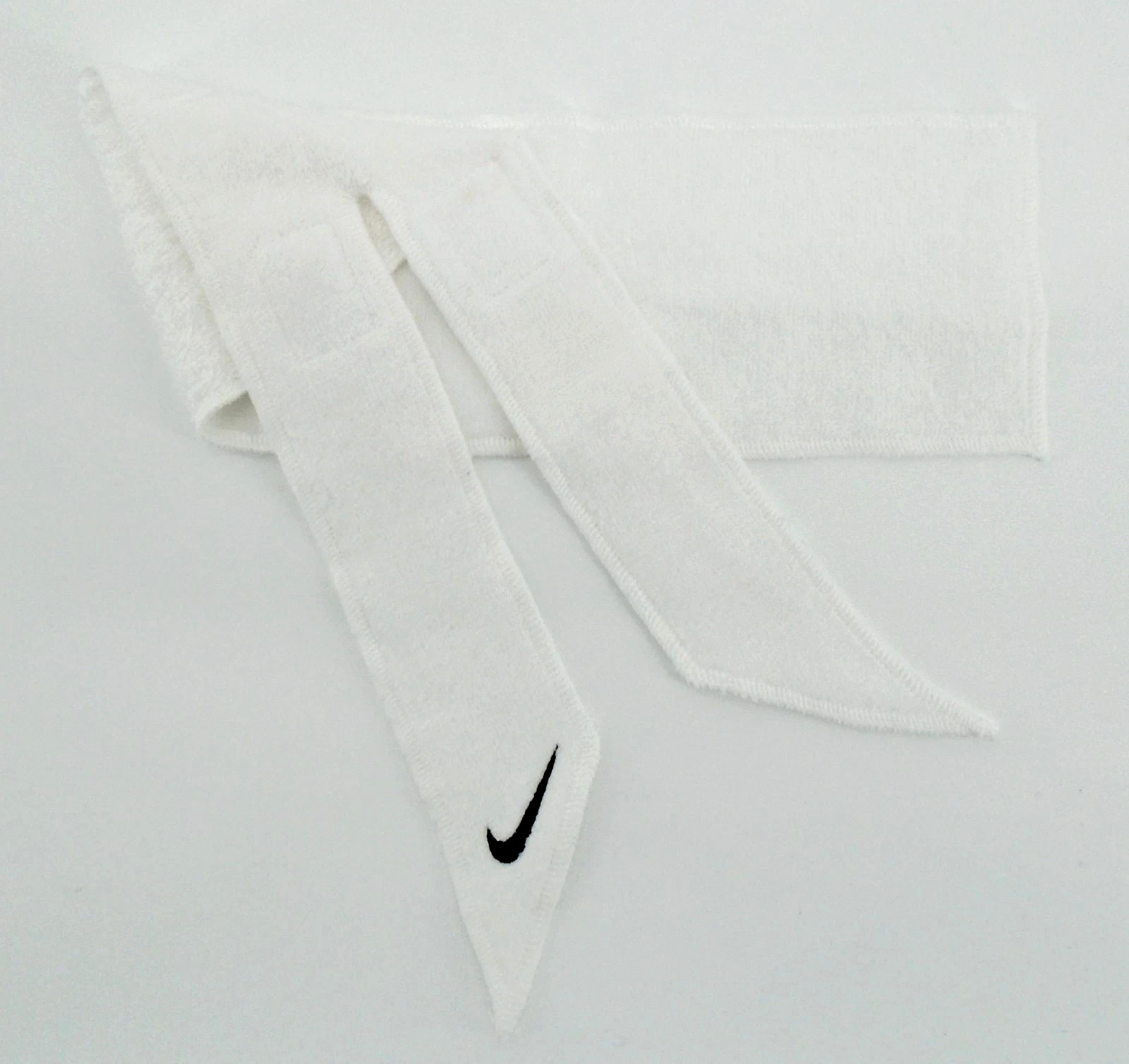 Nike Vapor Streamer Football Towel Men&rsquo;s White/Black