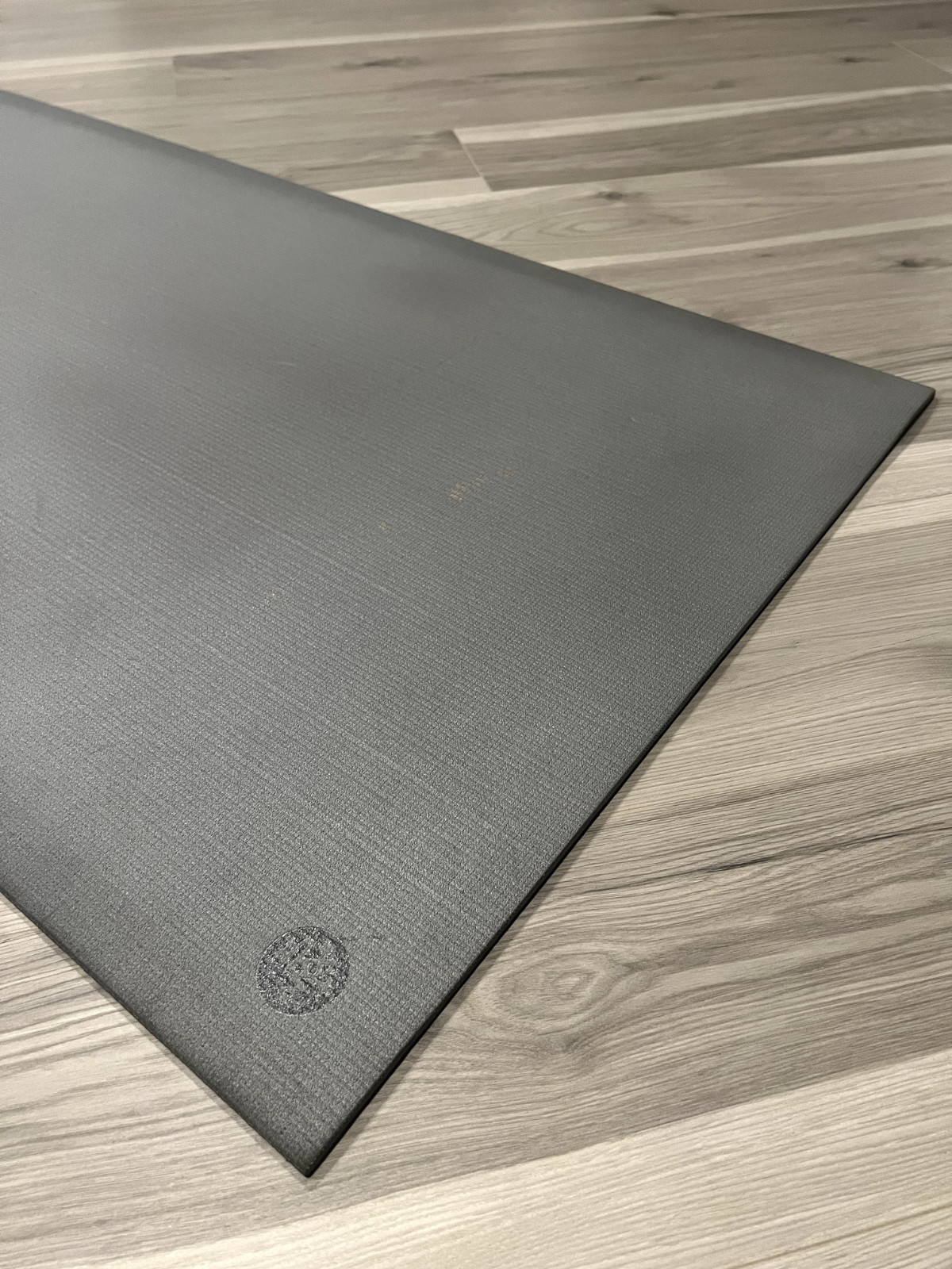MANDUKA PRO YOGA MAT METALLIC LUSTER SILVER NAVY BLUE LIMITED EDITION 71X26 6MM
