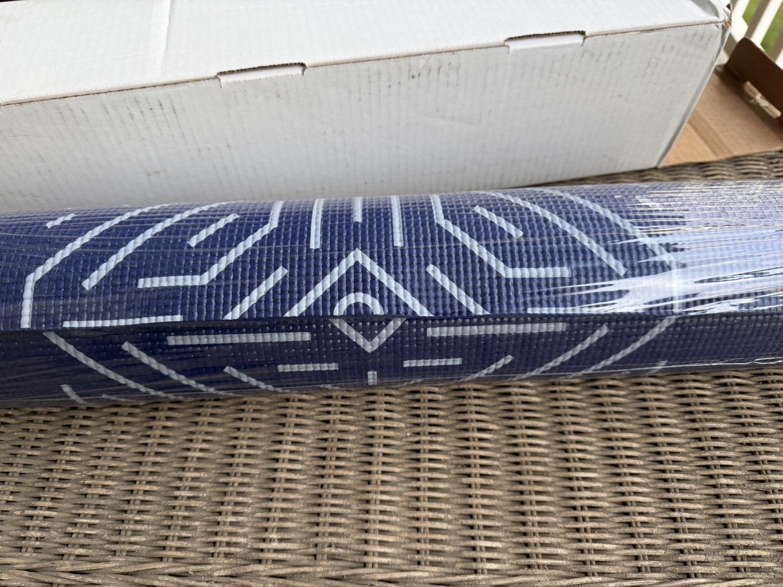 New Ford Essence branded YOGA mat sealed blue exercise stretches toning 25 inch