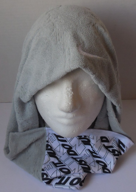 Nike Cooling Towel Scarf LT Smoke Grey/Anthracite/White 17&Prime; X 12&Prime;