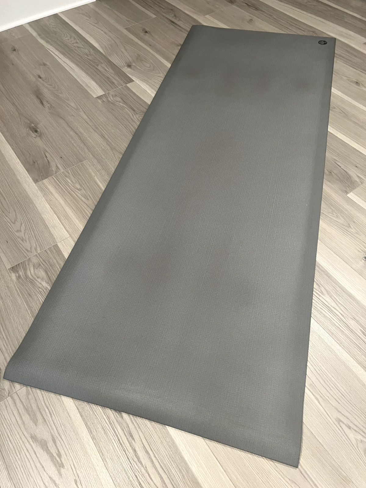 MANDUKA PRO YOGA MAT METALLIC LUSTER SILVER NAVY BLUE LIMITED EDITION 71X26 6MM