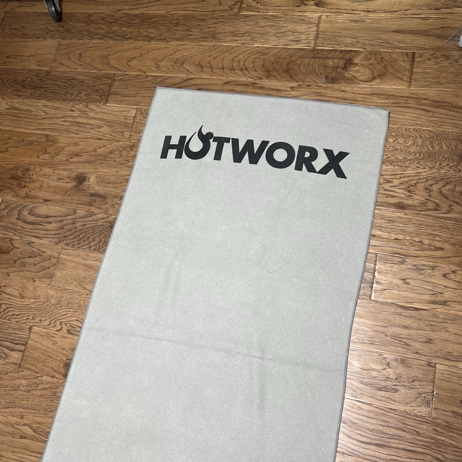 Hotworx Yoga Towel Non Slip Microfiber Workout Fitness Mat Absorbent Gray 78×29