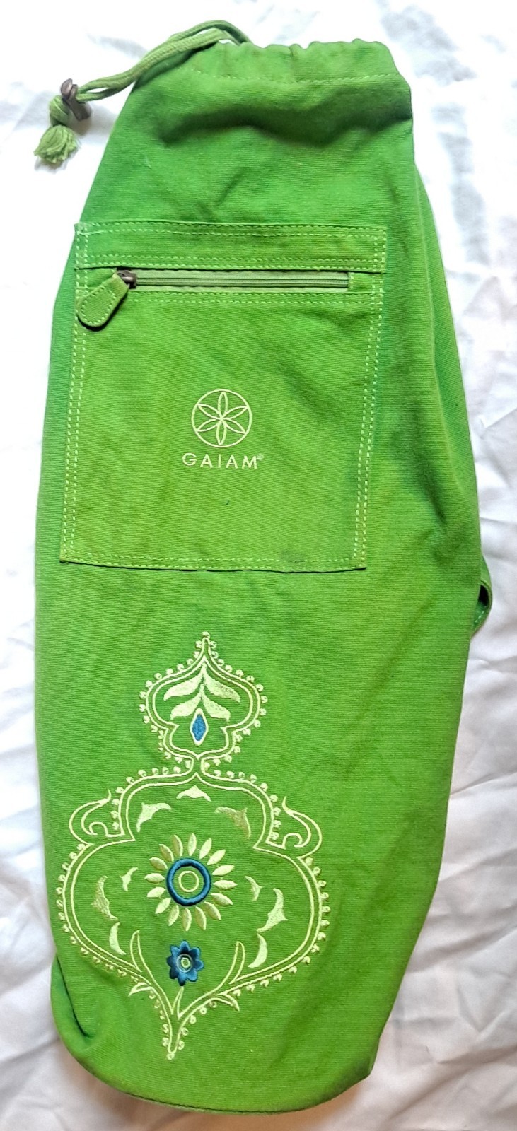 GAIAM Yoga Mat Bag Green Embroidered Design 11&Prime; X 25&Prime; Drawstring Zip Pocket