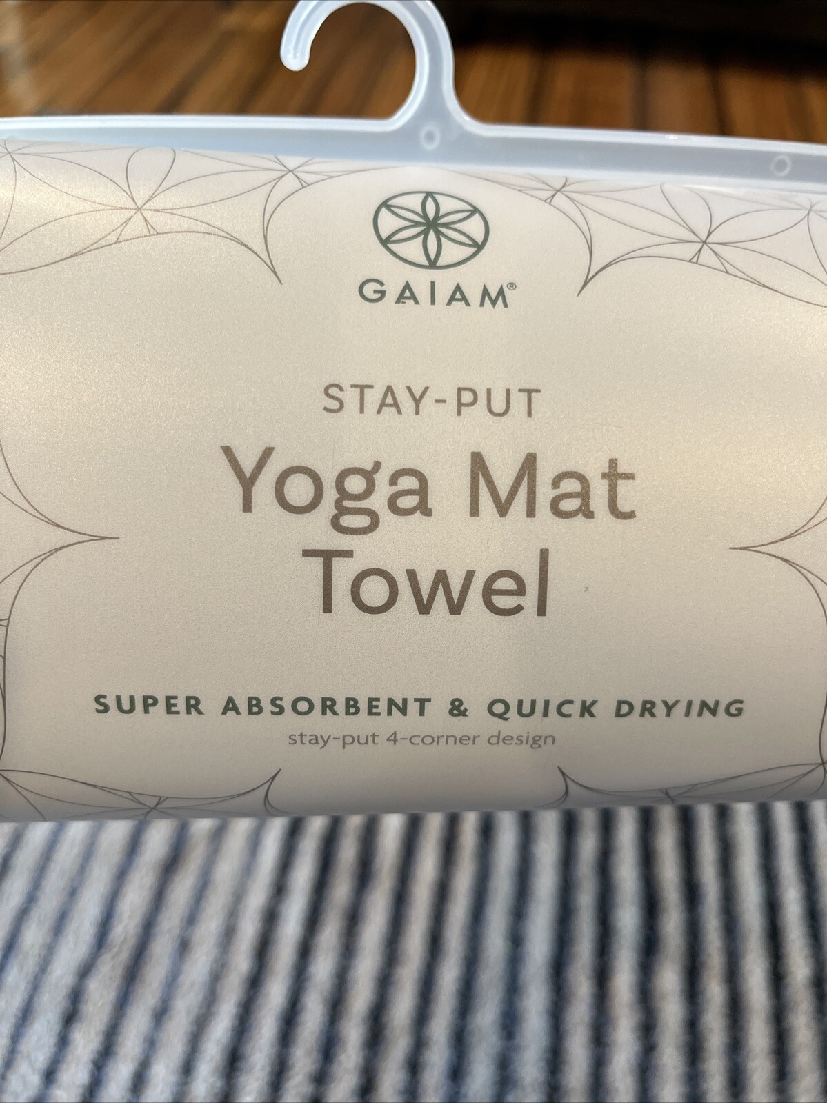 Gaiam Stay-Put Microfiber Yoga Mat Towel Super Absorbent Blue 26” X 70” New